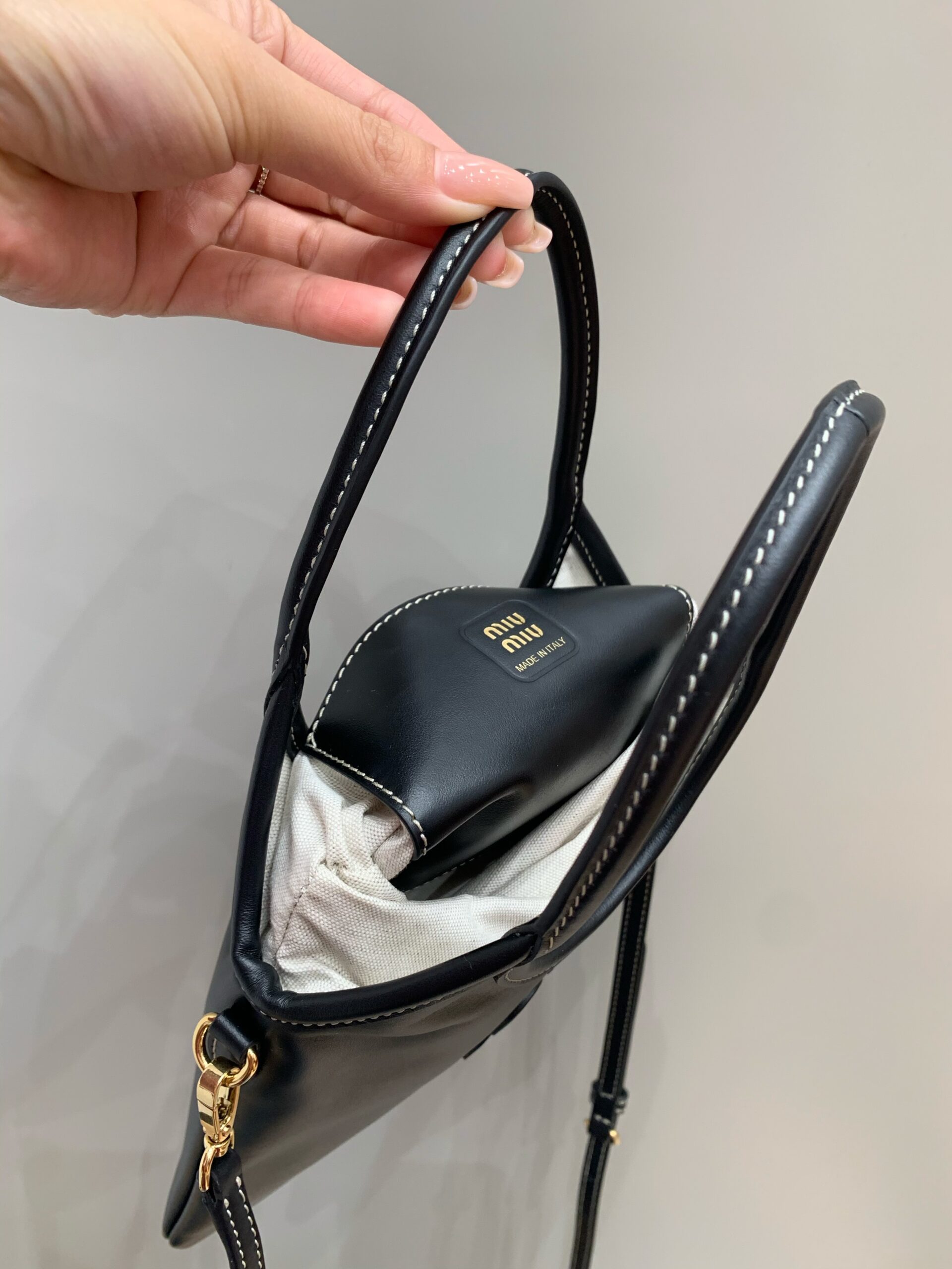 Miu Miu IVY leather handbag view 7