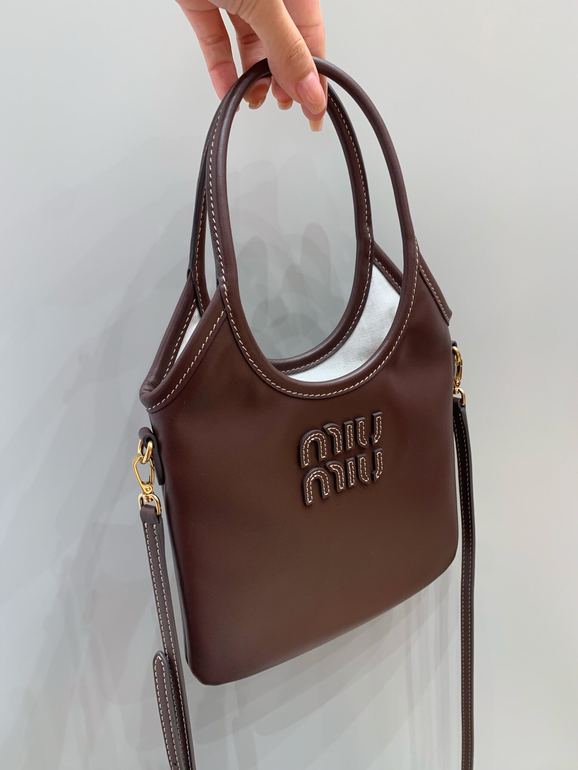 Miu Miu IVY leather handbag view 3