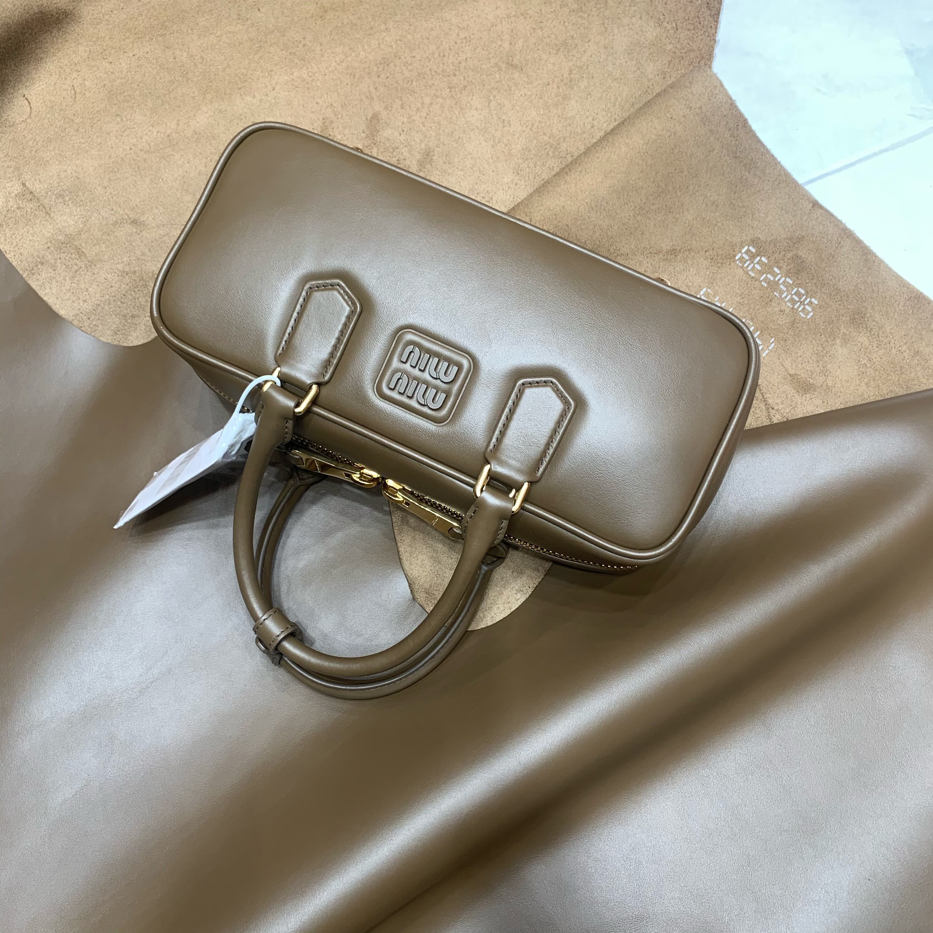 Miu Miu Beau leather bag view 10