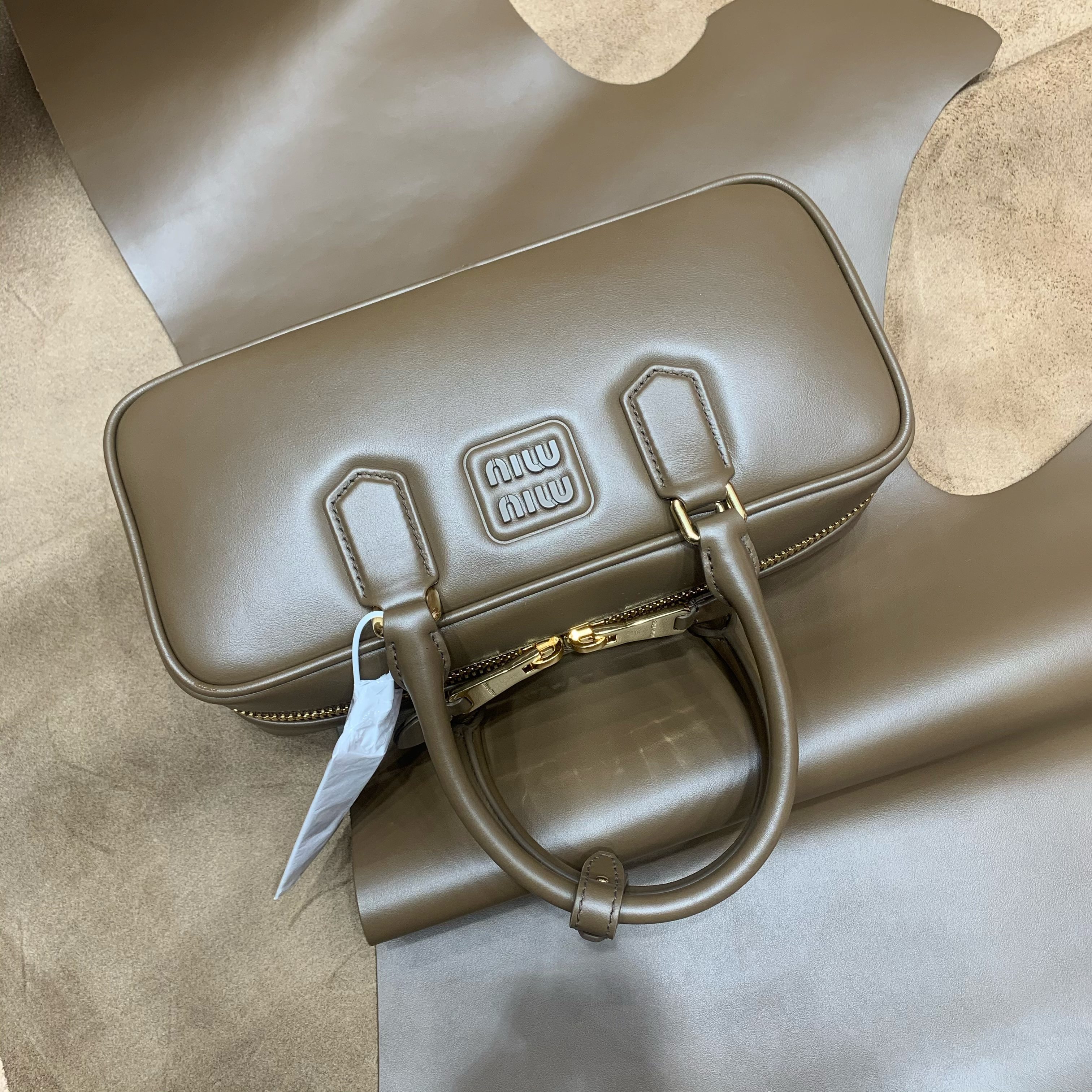 Miu Miu Beau leather bag view 11