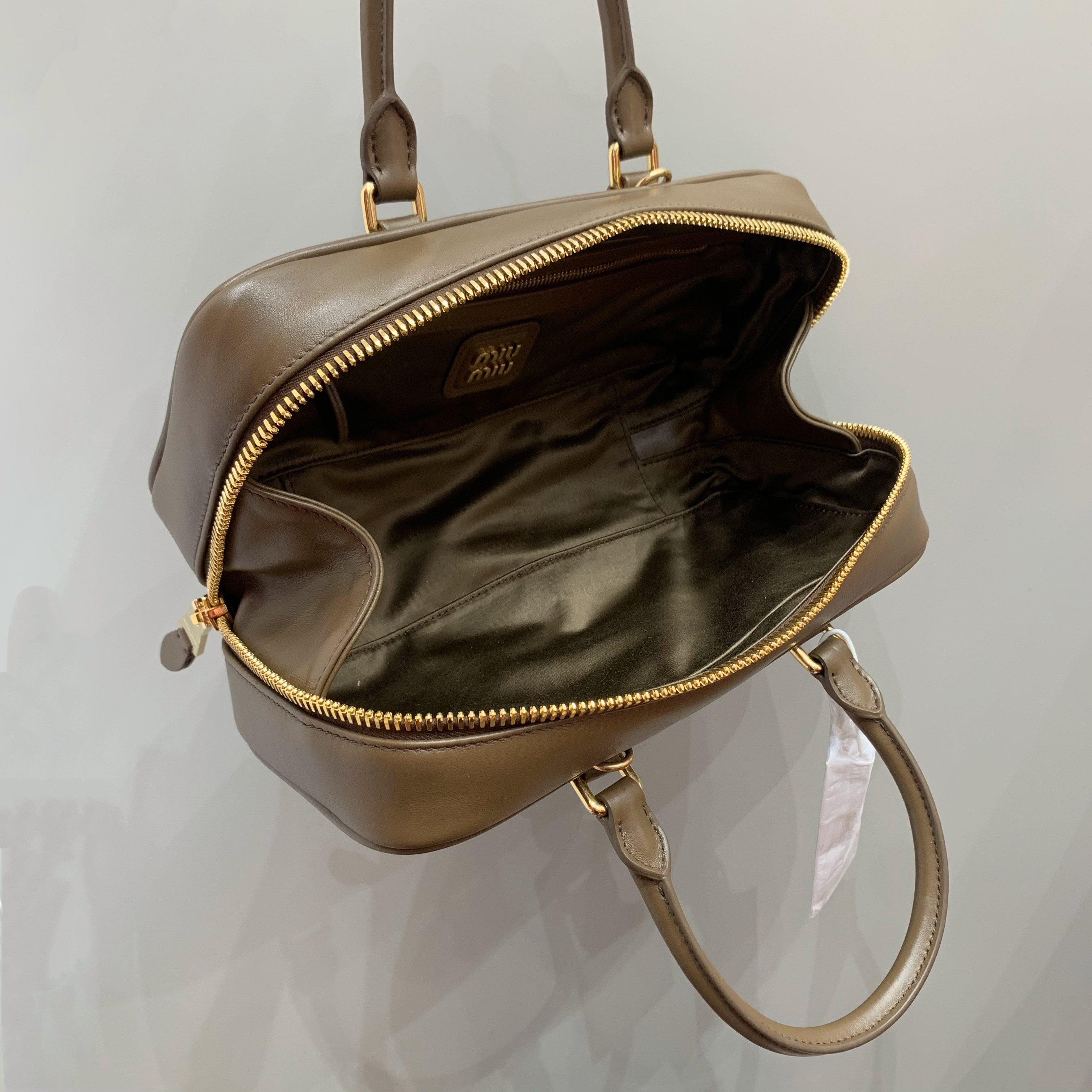 Miu Miu Beau leather bag view 9