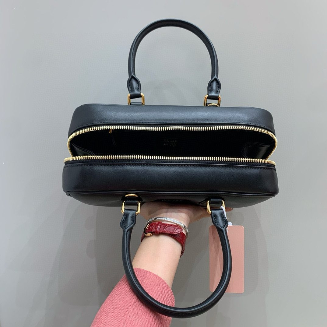 Miu Miu Beau leather bag view 8