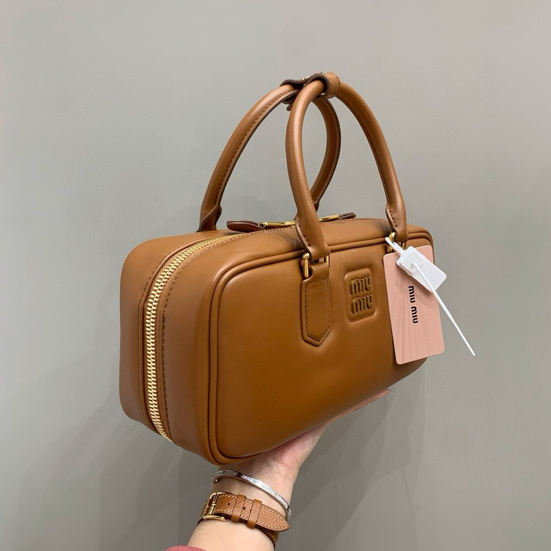 Miu Miu Beau leather bag view 3