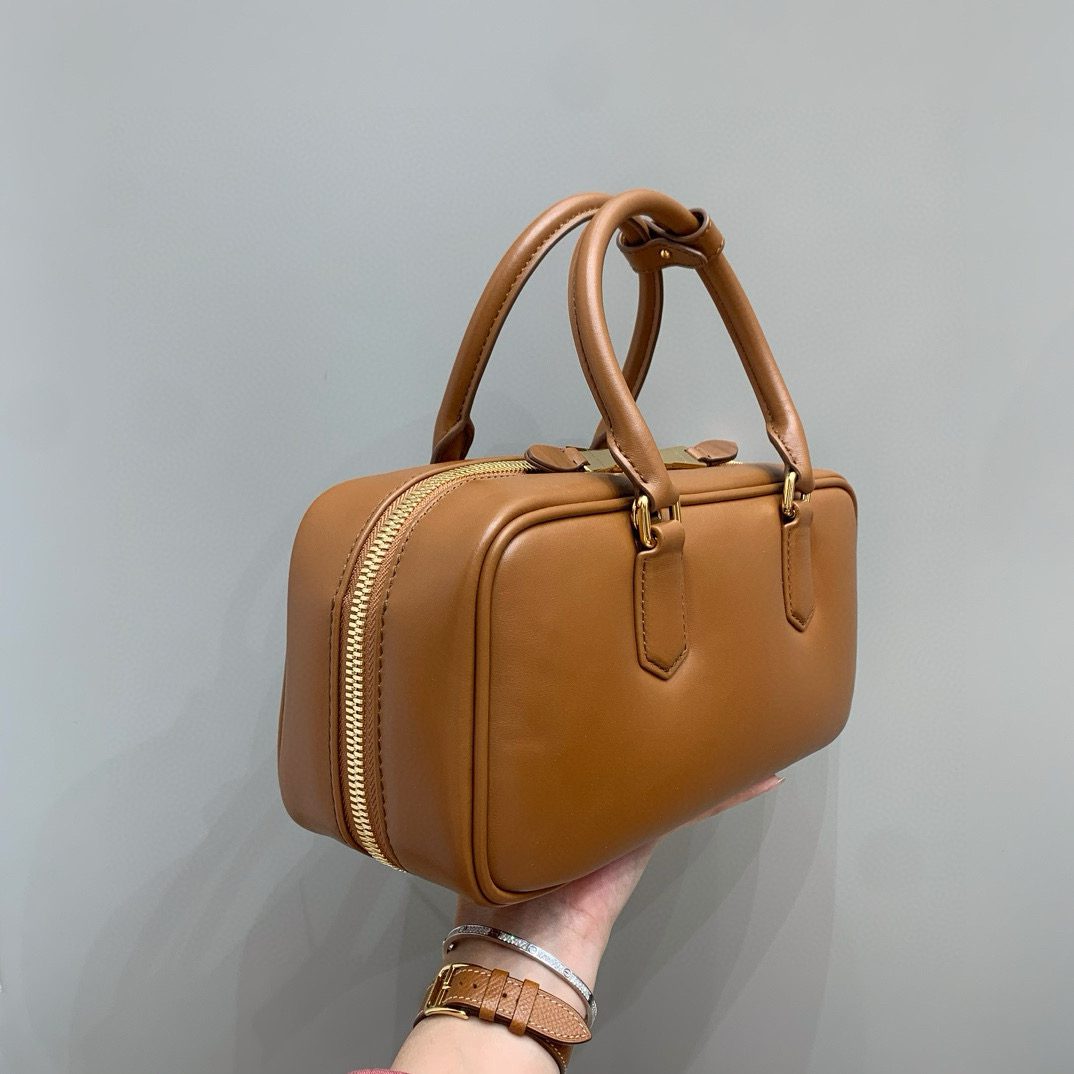 Miu Miu Beau leather bag view 4