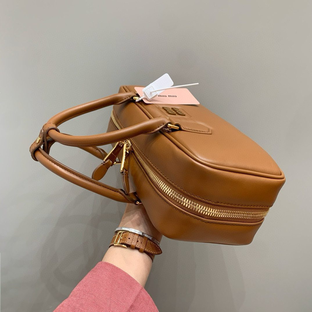 Miu Miu Beau leather bag view 6