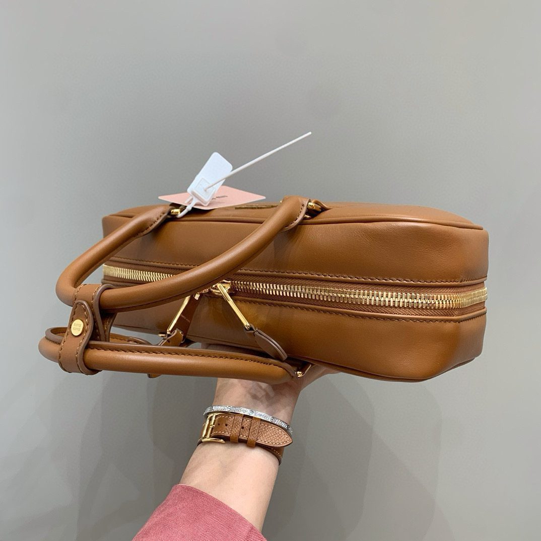 Miu Miu Beau leather bag view 7