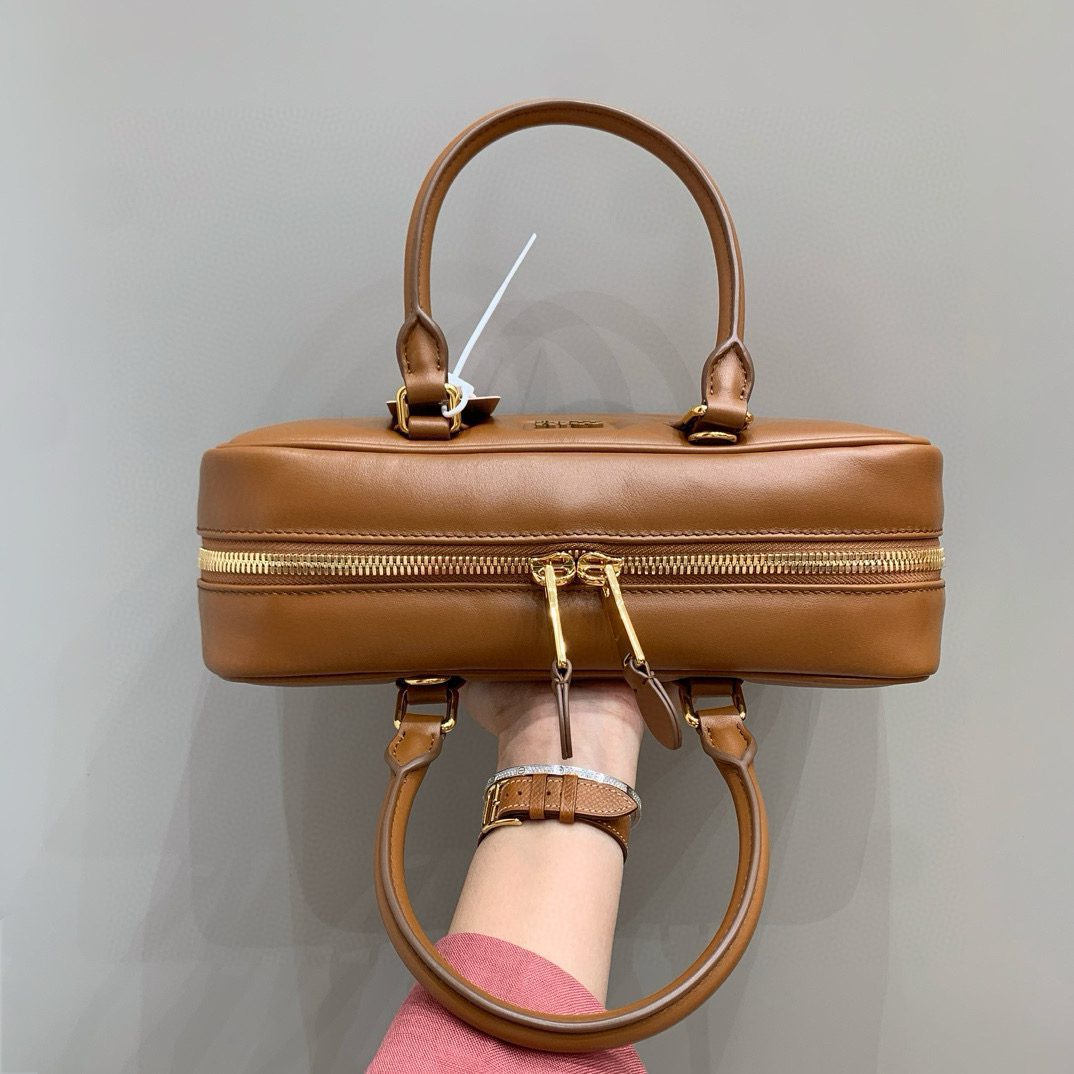 Miu Miu Beau leather bag view 8