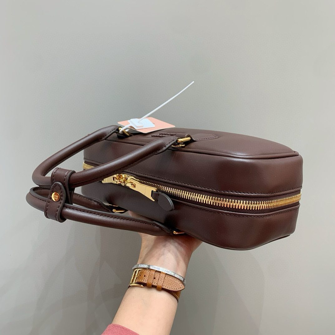Miu Miu Beau leather bag view 6