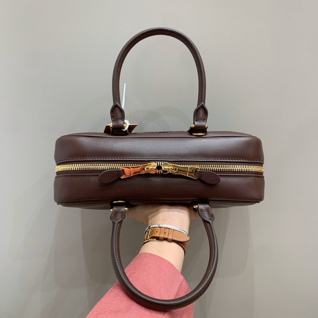 Miu Miu Beau leather bag view 7