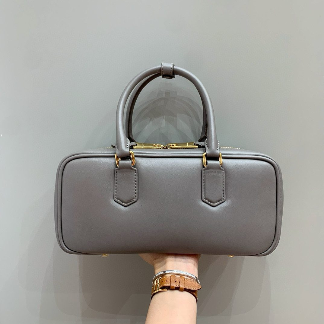 Miu Miu Beau leather bag view 2