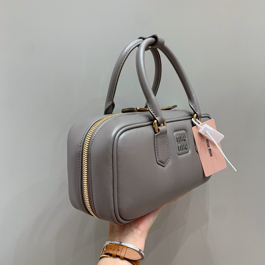 Miu Miu Beau leather bag view 3