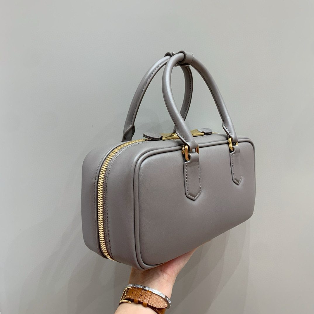 Miu Miu Beau leather bag view 4