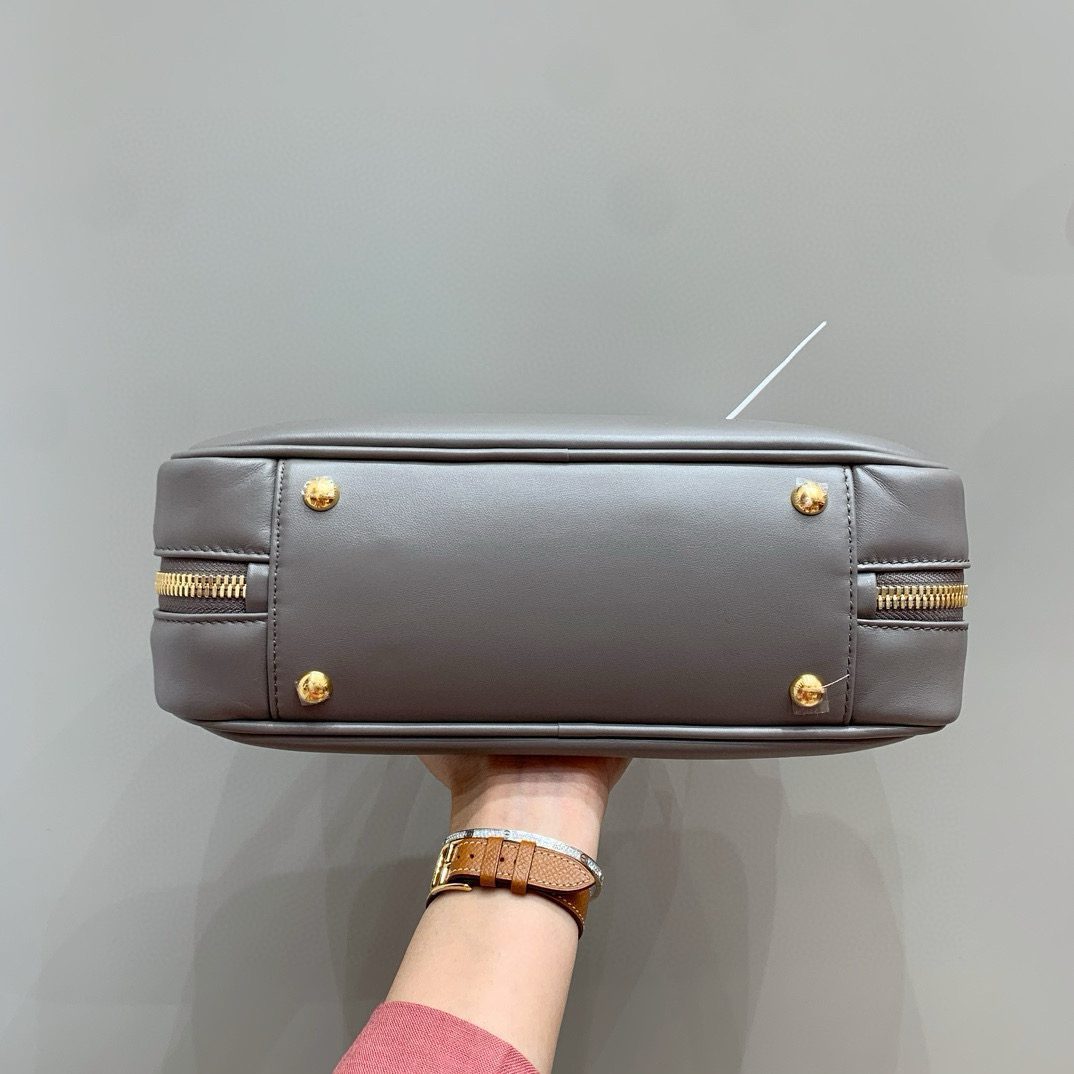 Miu Miu Beau leather bag view 5