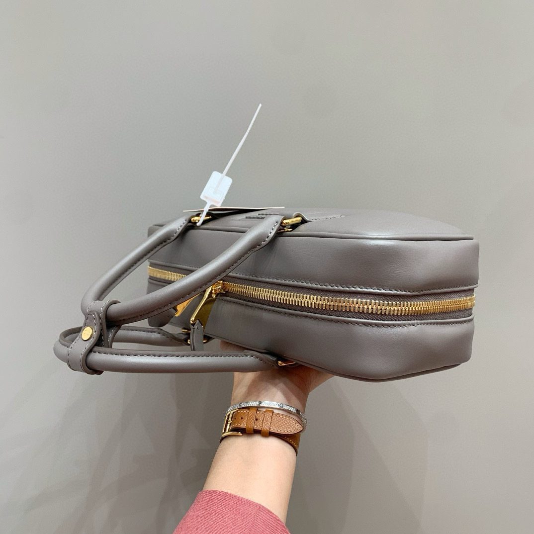 Miu Miu Beau leather bag view 6