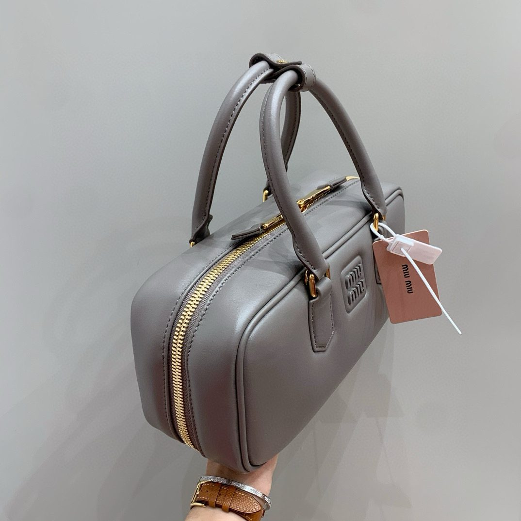 Miu Miu Beau leather bag view 7