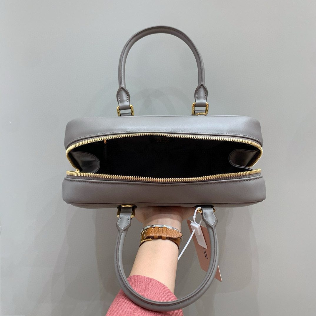 Miu Miu Beau leather bag view 8