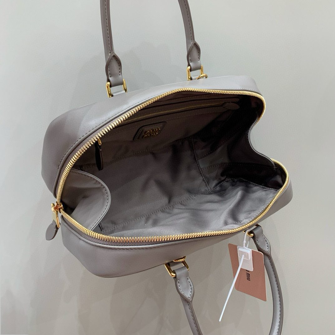 Miu Miu Beau leather bag view 9