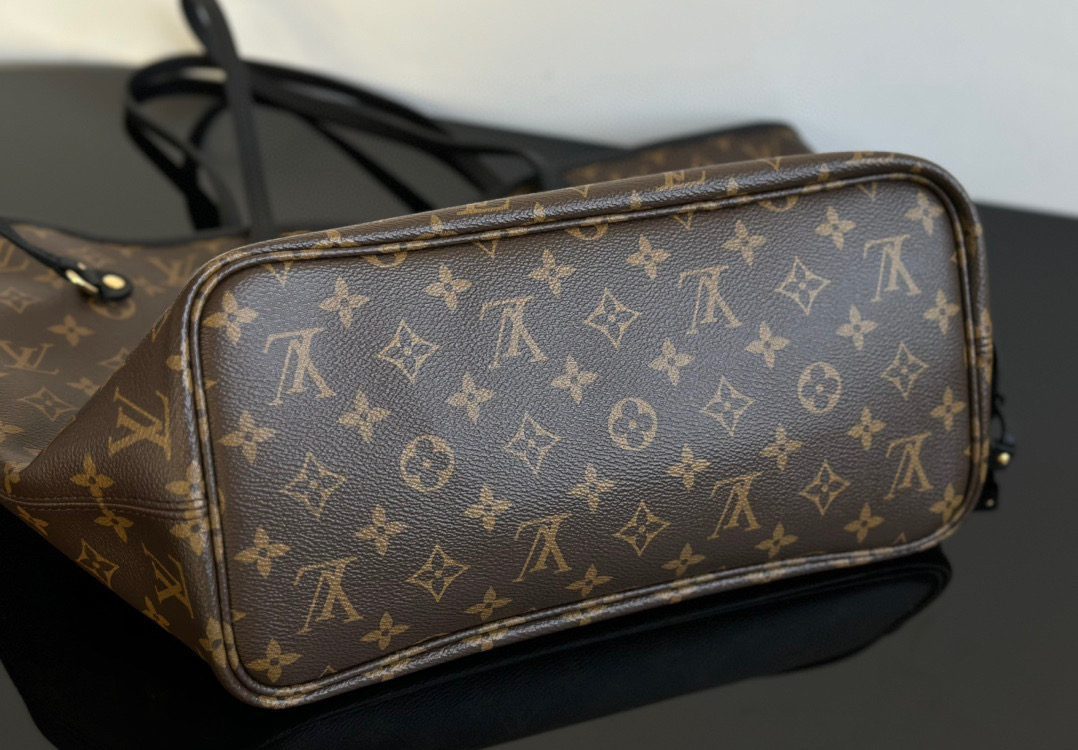 Louis Vuitton Neverfull Inside Out PM view 9