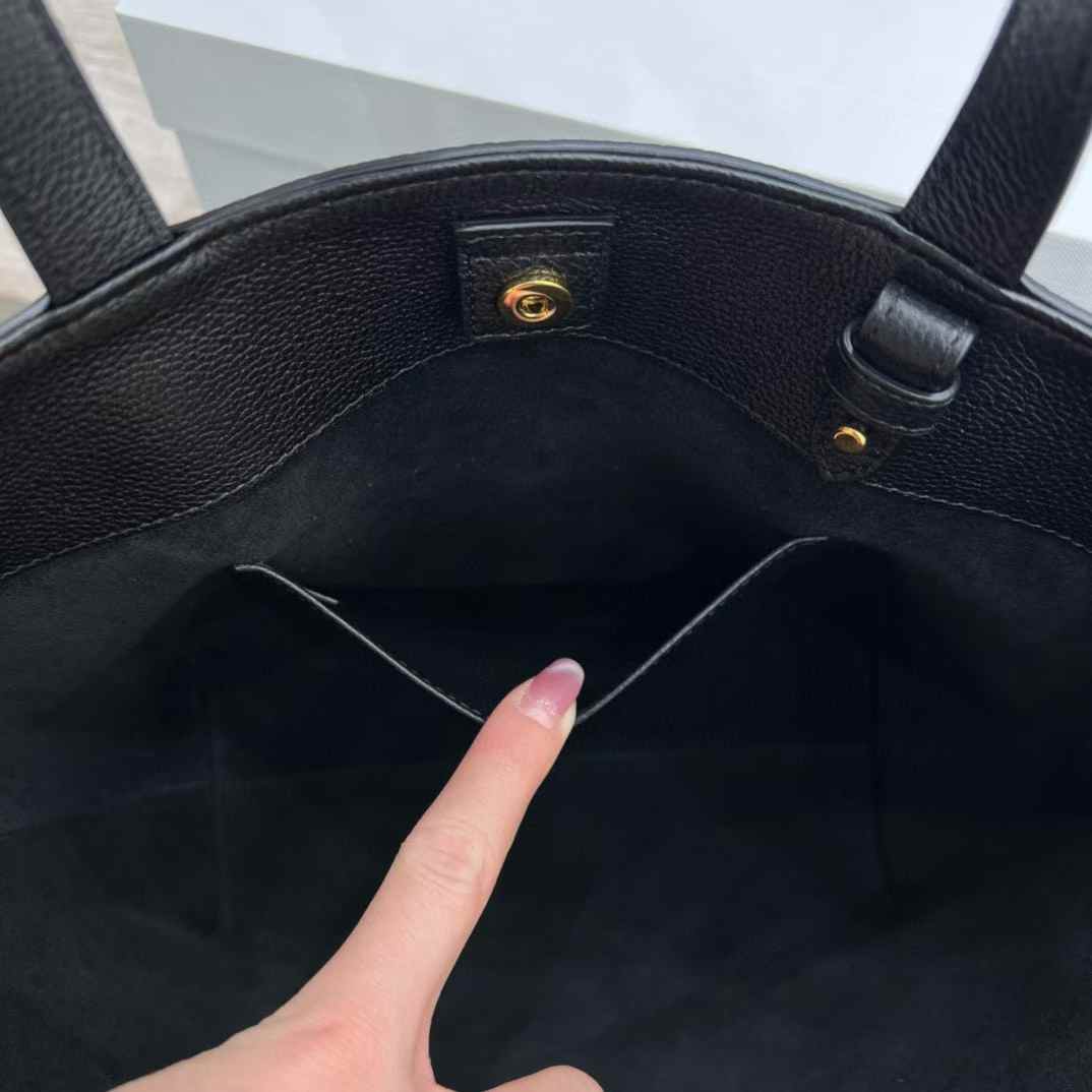 Celine MINI CABAS ANAIS CUIR TRIOMPHE in Grained calfskin view 4