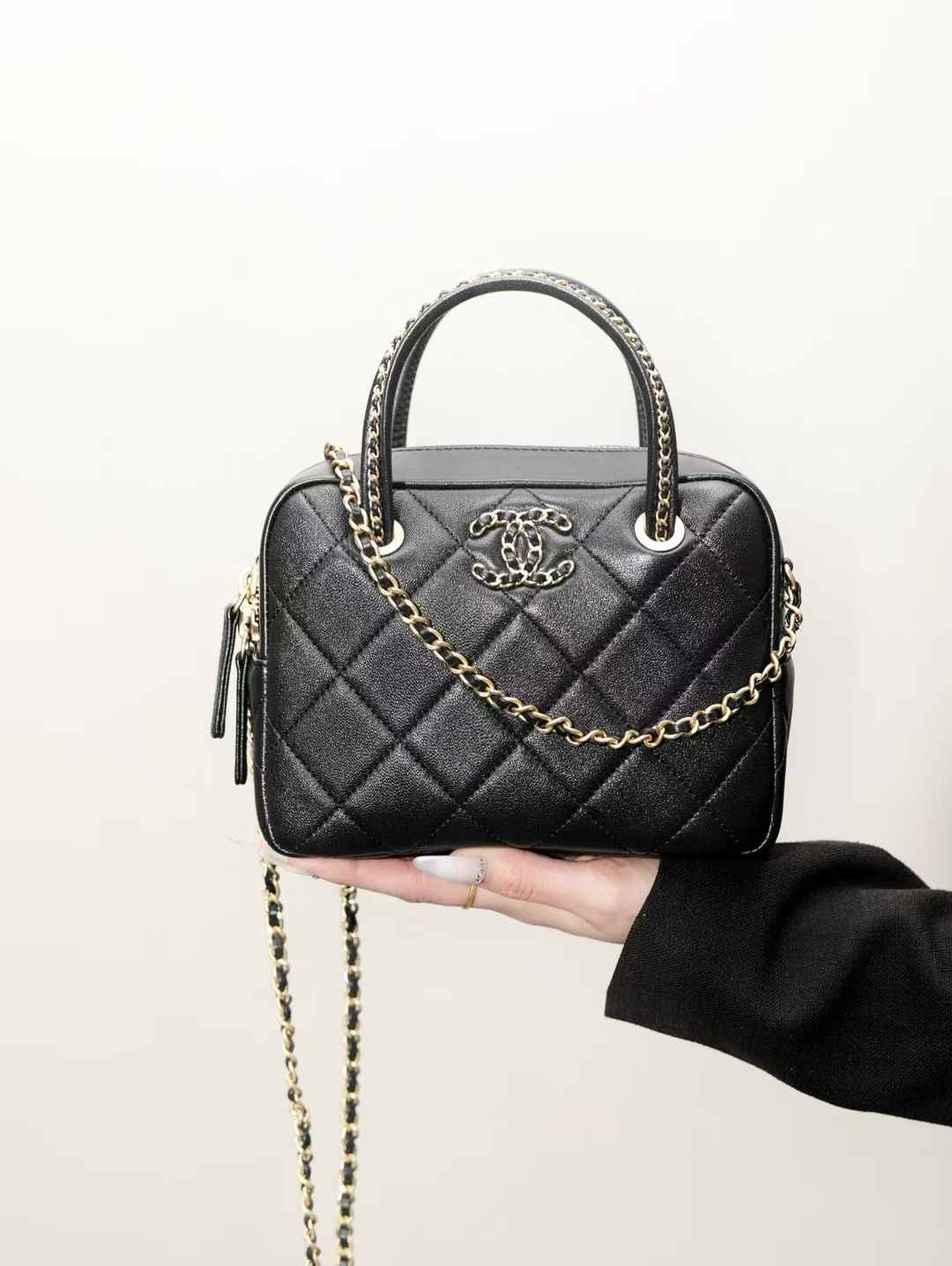 Chanel 25C Bowling bag view 1