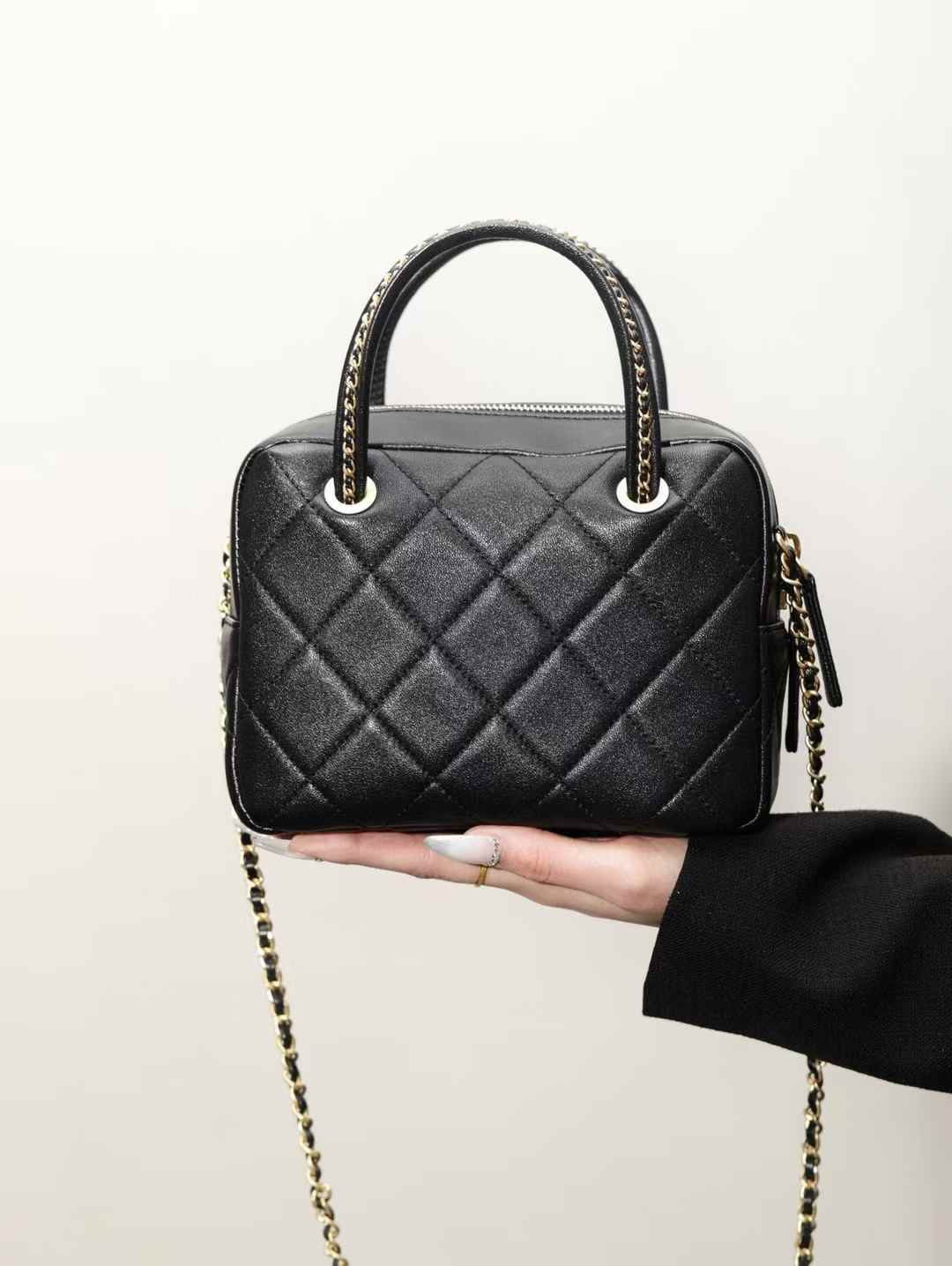Chanel 25C Bowling bag view 2
