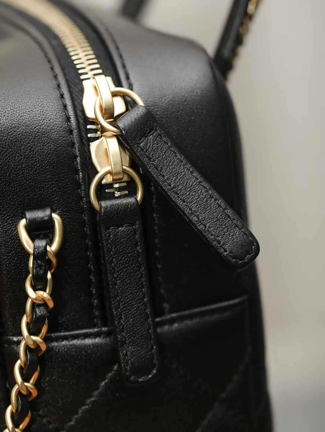 Chanel 25C Bowling bag view 5