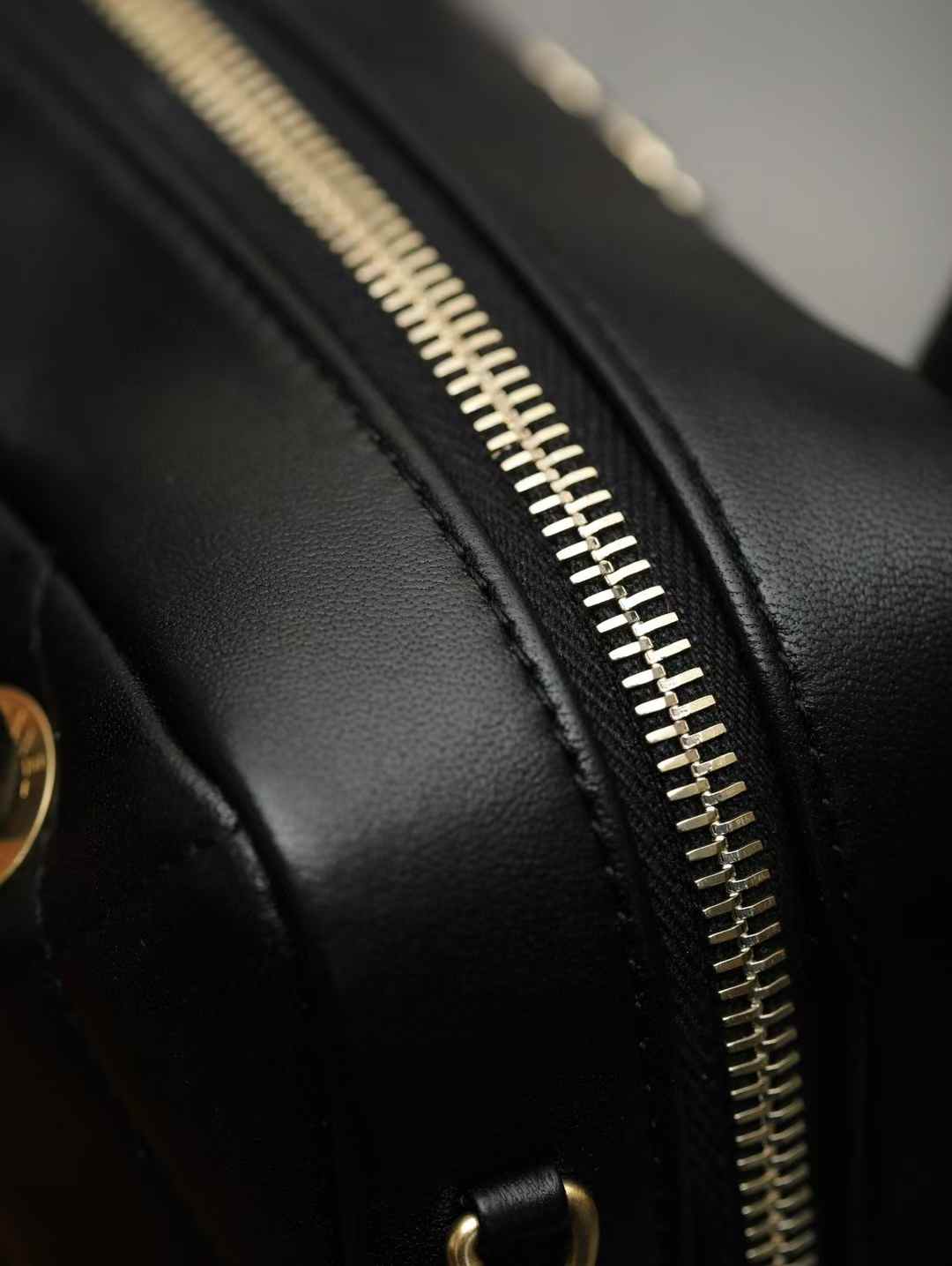 Chanel 25C Bowling bag view 7