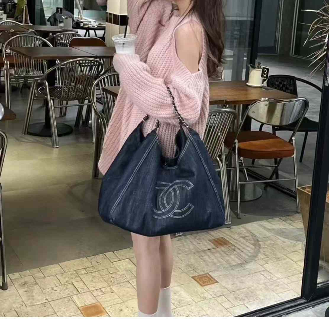 Chanel Tote Bag view 9