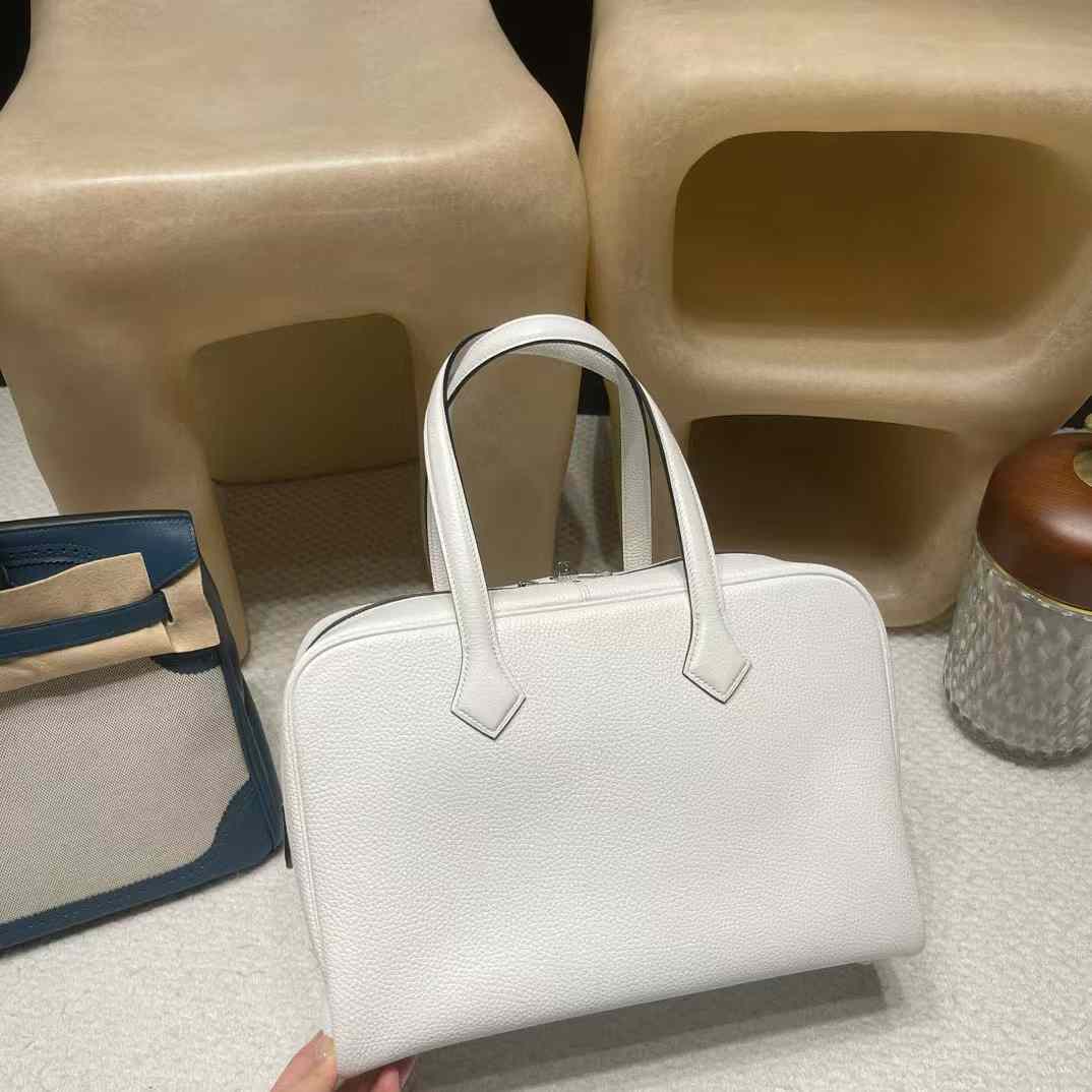 Hermès Victoia Bag view 2
