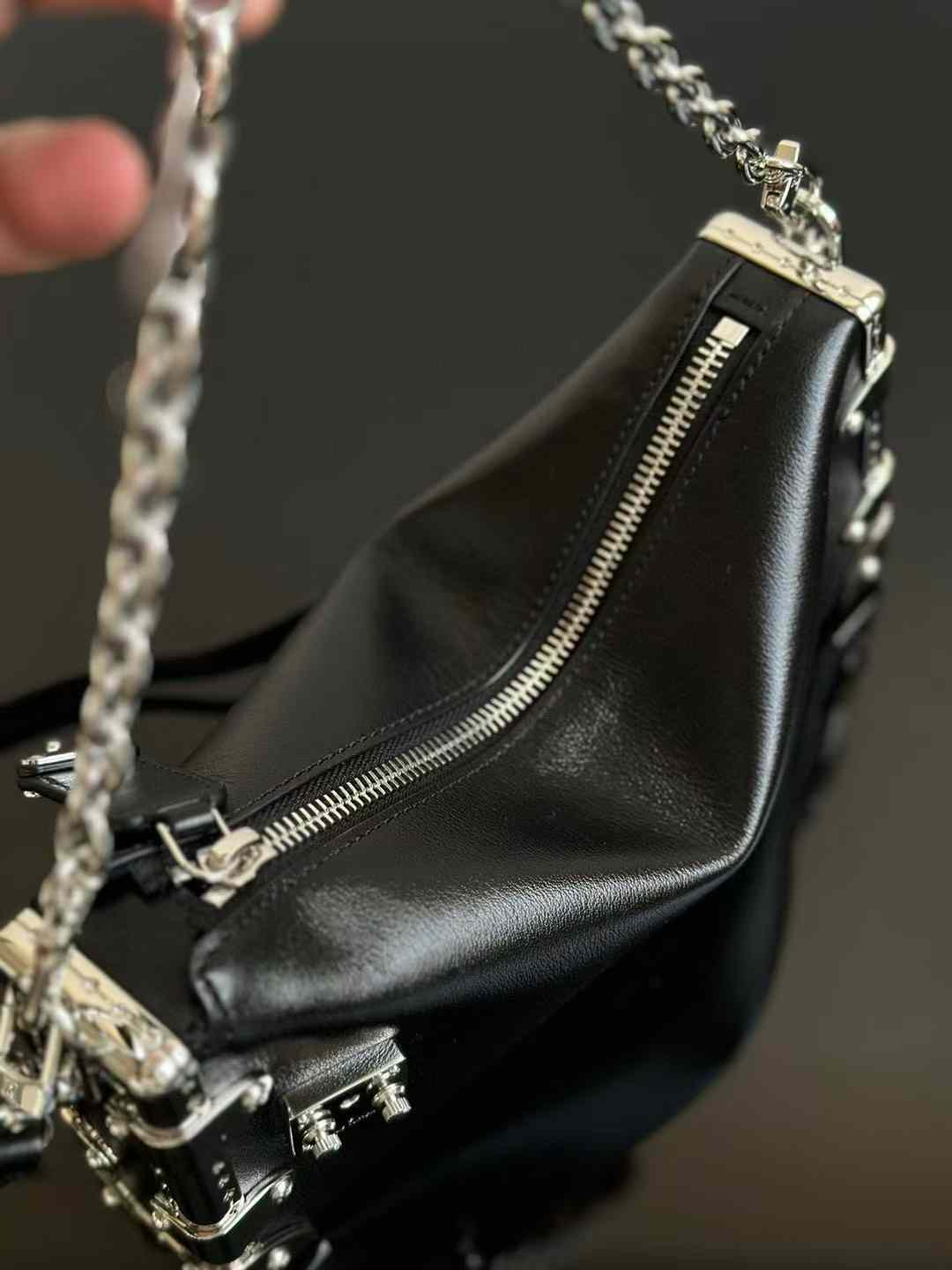 Louis Vuitton Fall-Winter 2024 Sho Slim Trunk M25445 view 2
