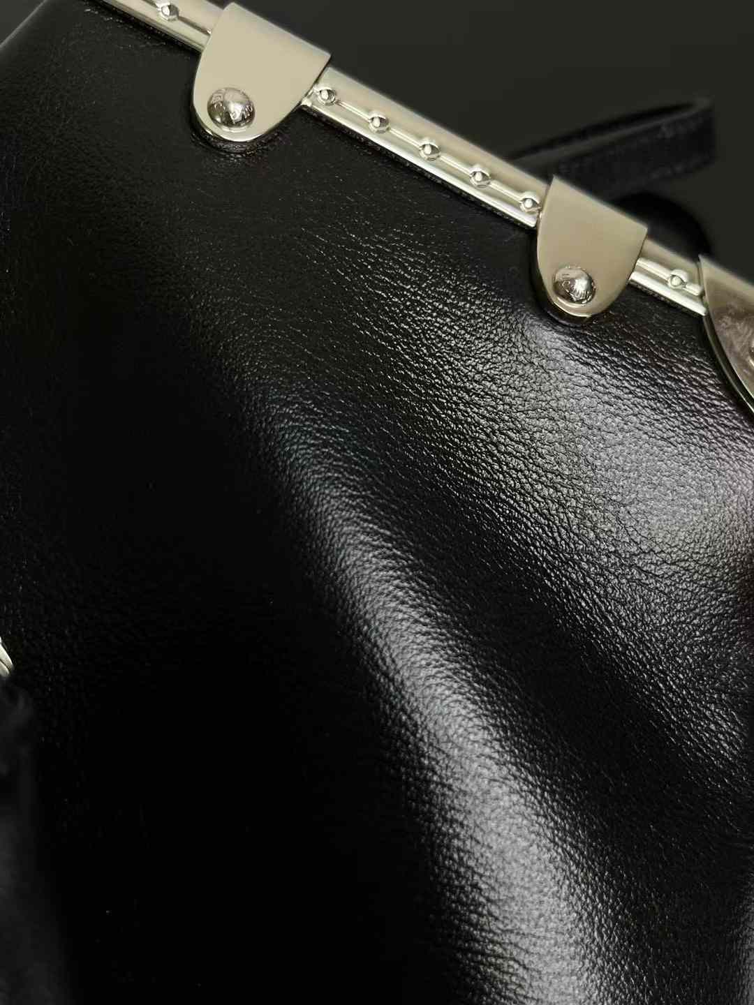 Louis Vuitton Fall-Winter 2024 Sho Slim Trunk M25445 view 7