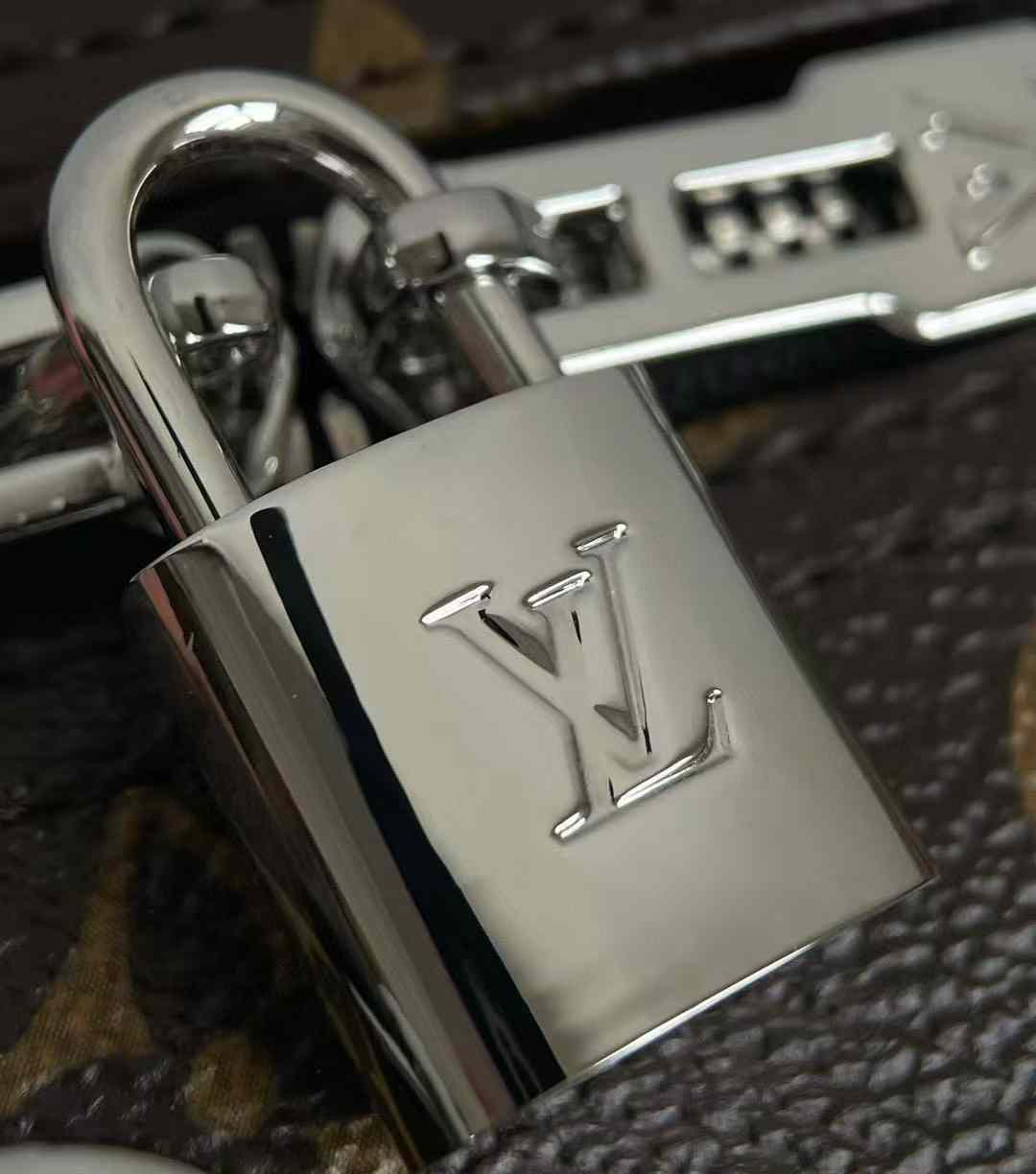 Louis Vuitton Speedy Soft 30 Crafty M12243 view 16