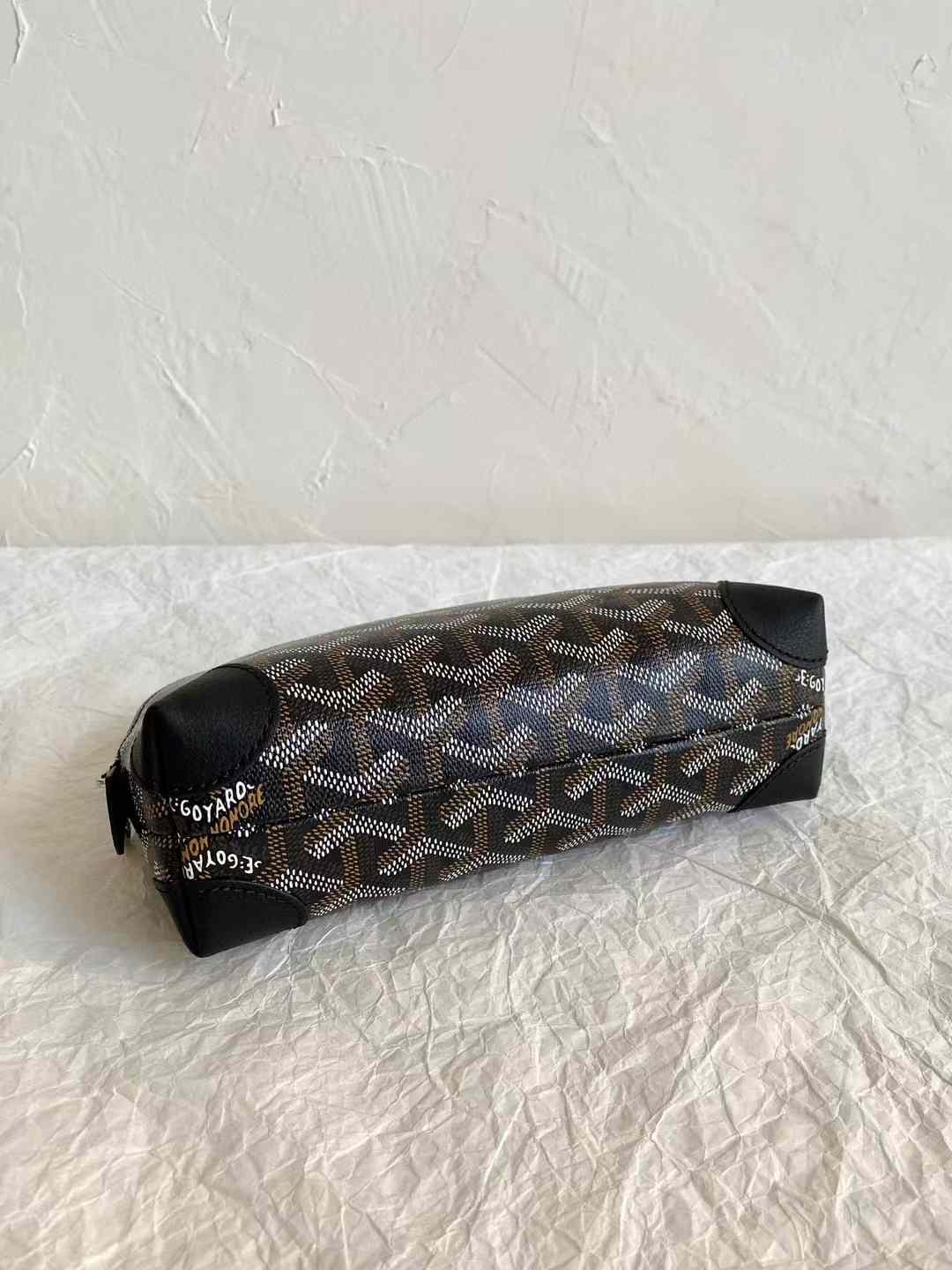 Goyard Vendôme Cosmetic Pouch view 31