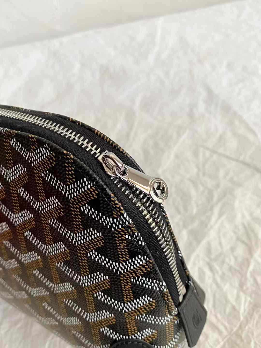 Goyard Vendôme Cosmetic Pouch view 33