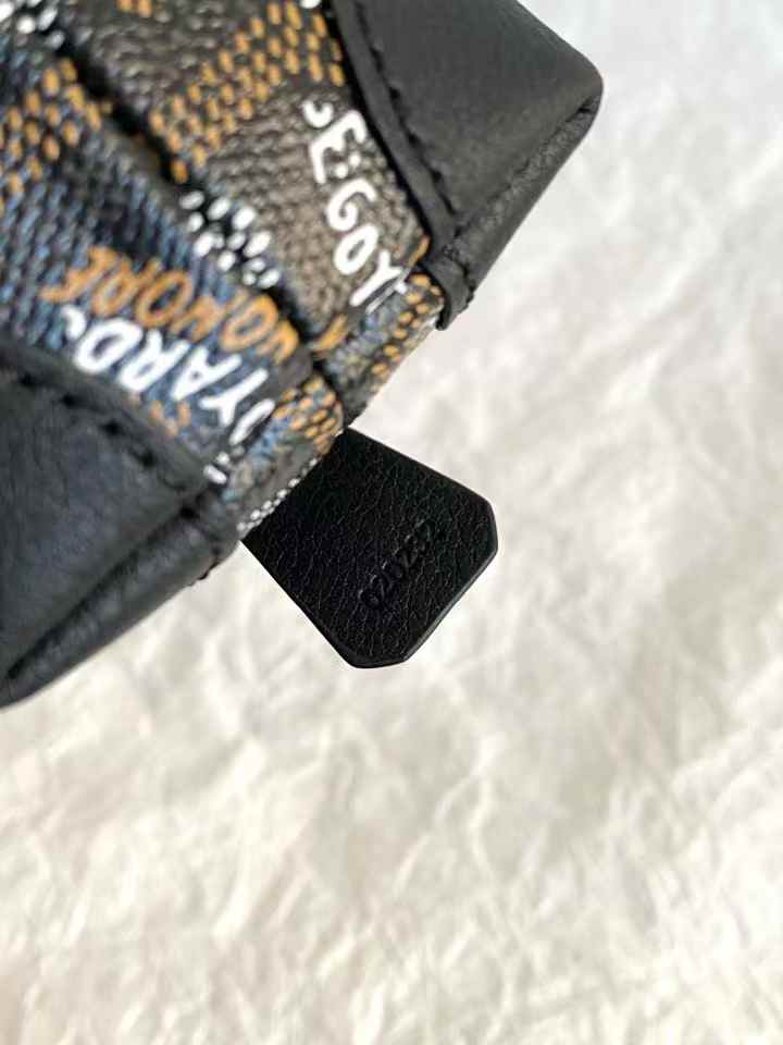 Goyard Vendôme Cosmetic Pouch view 34