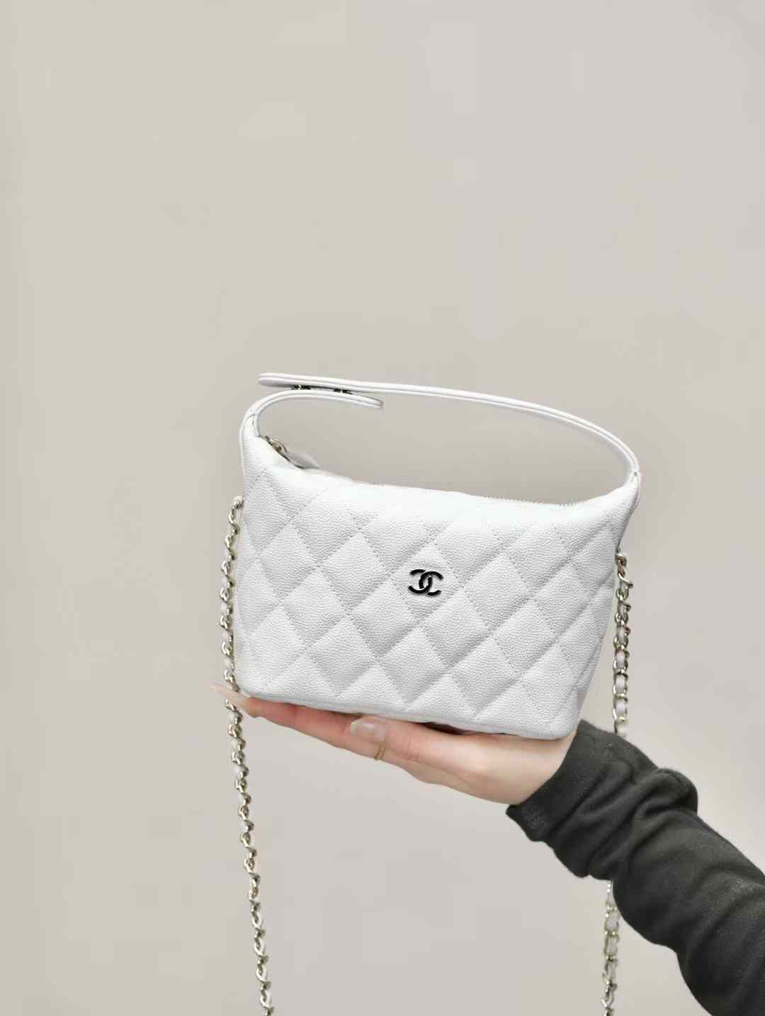 Chanel 25C hand bag view 1