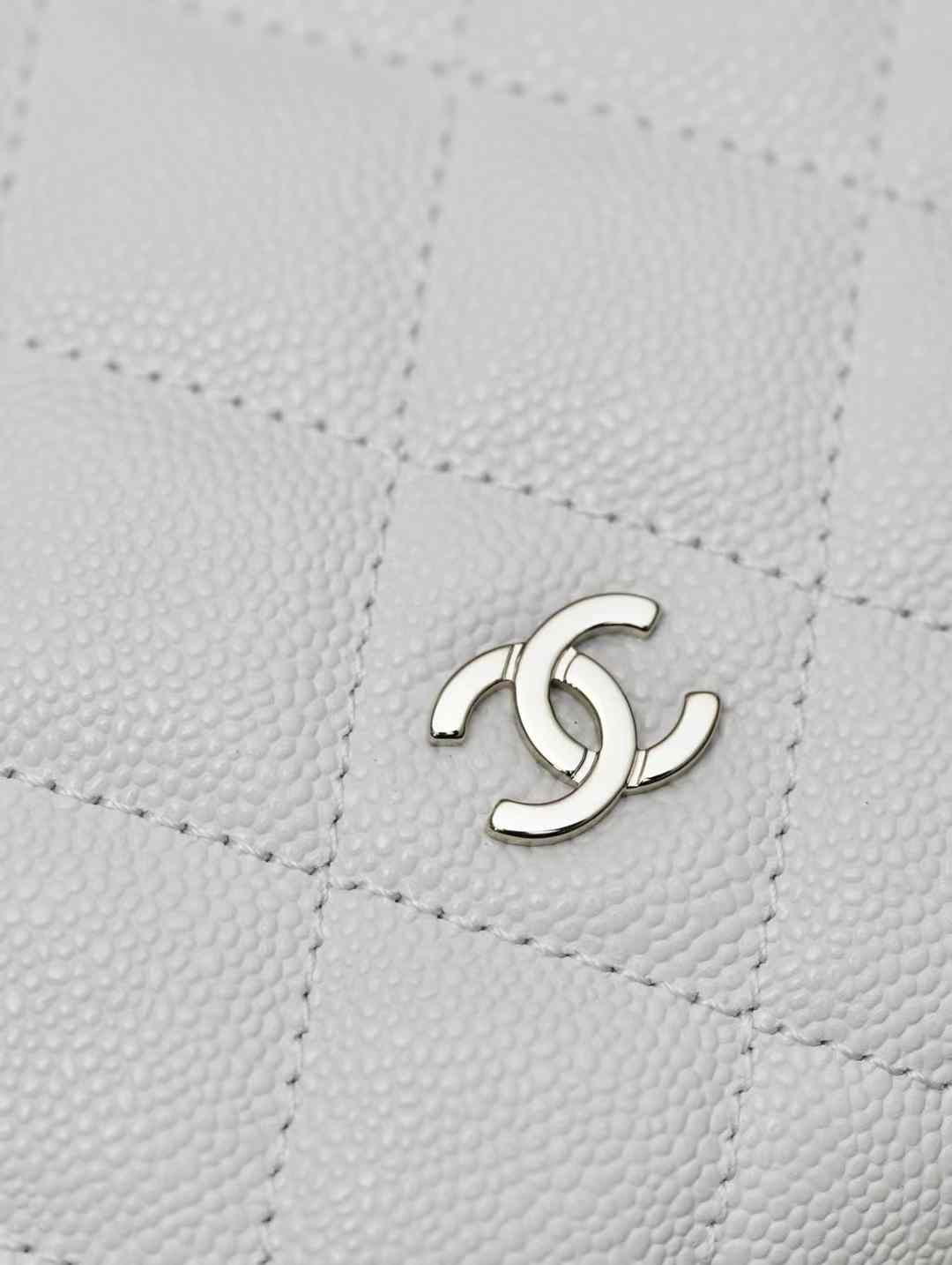 Chanel 25C hand bag view 4