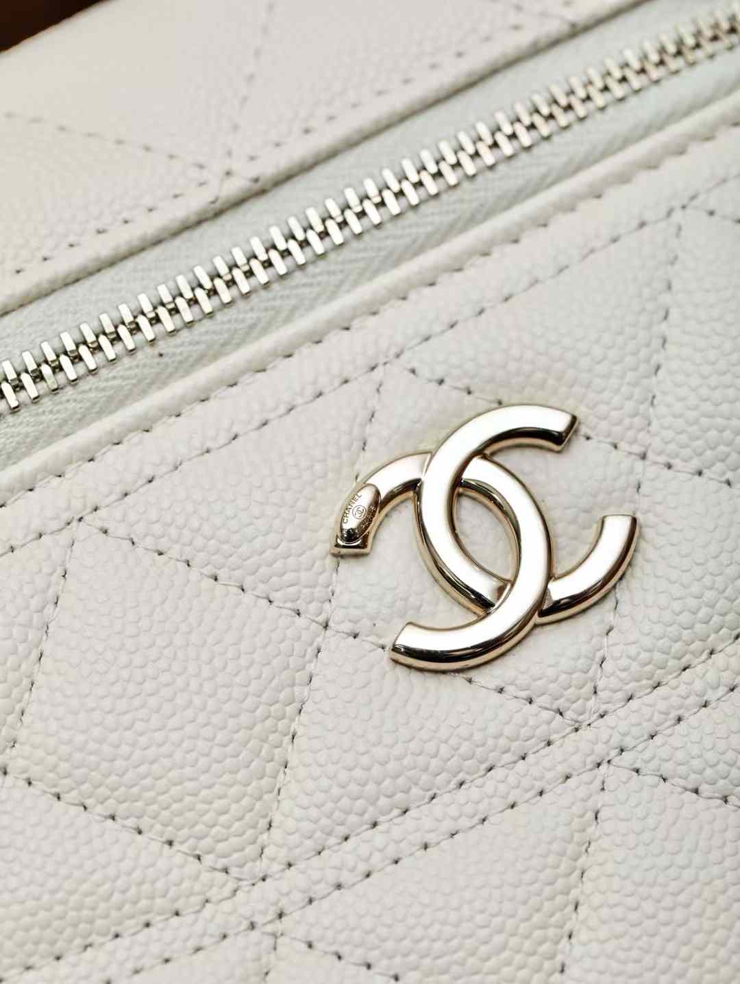 Chanel Long Vanity with Chain view 5