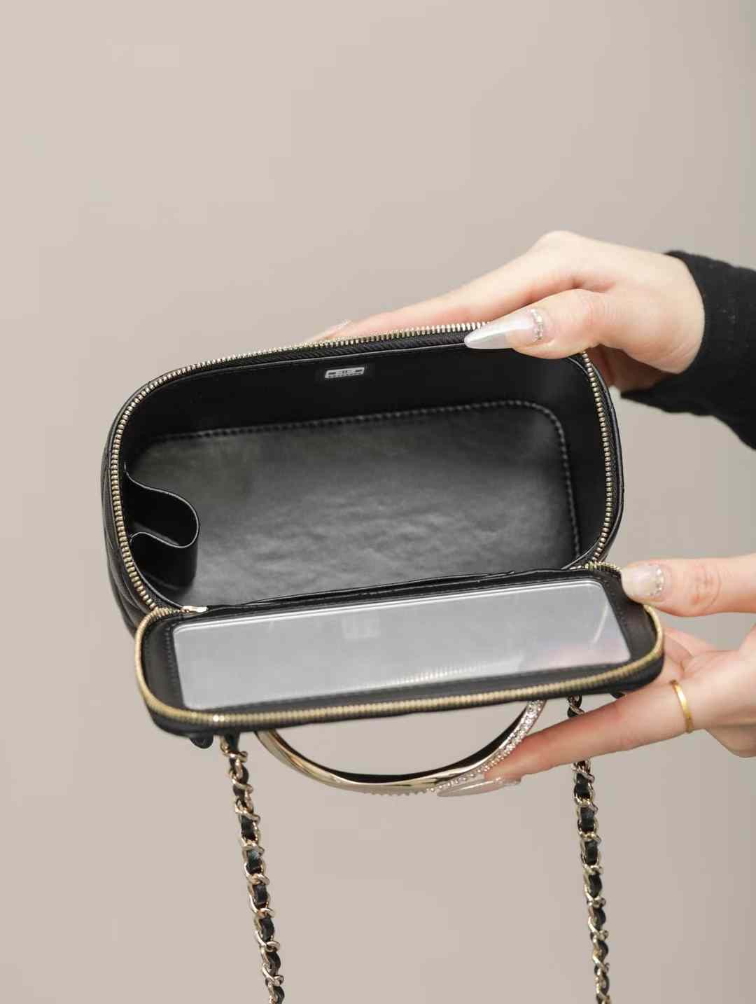 Chanel 24K Chain box bag view 3