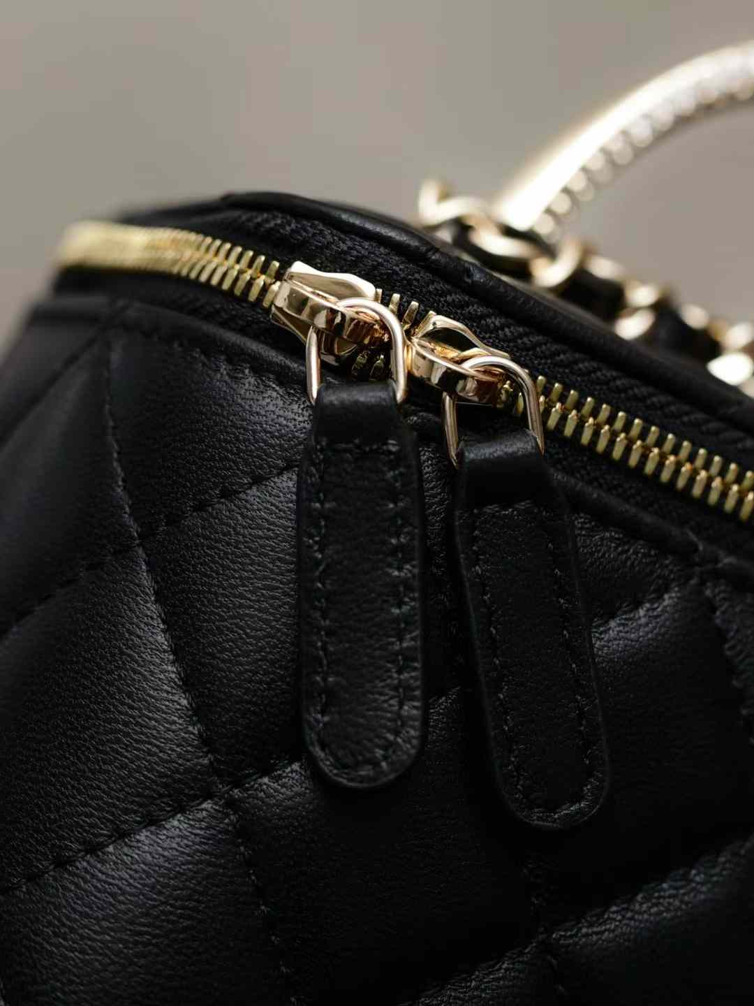 Chanel 24K Chain box bag view 7