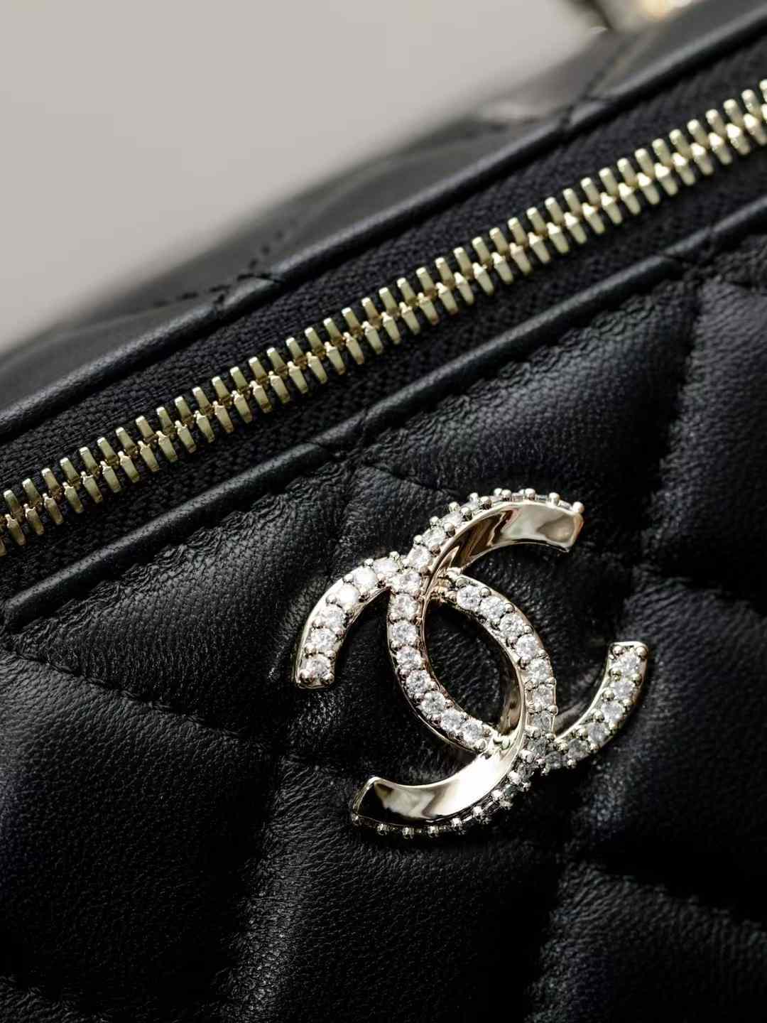 Chanel 24K Chain box bag view 8
