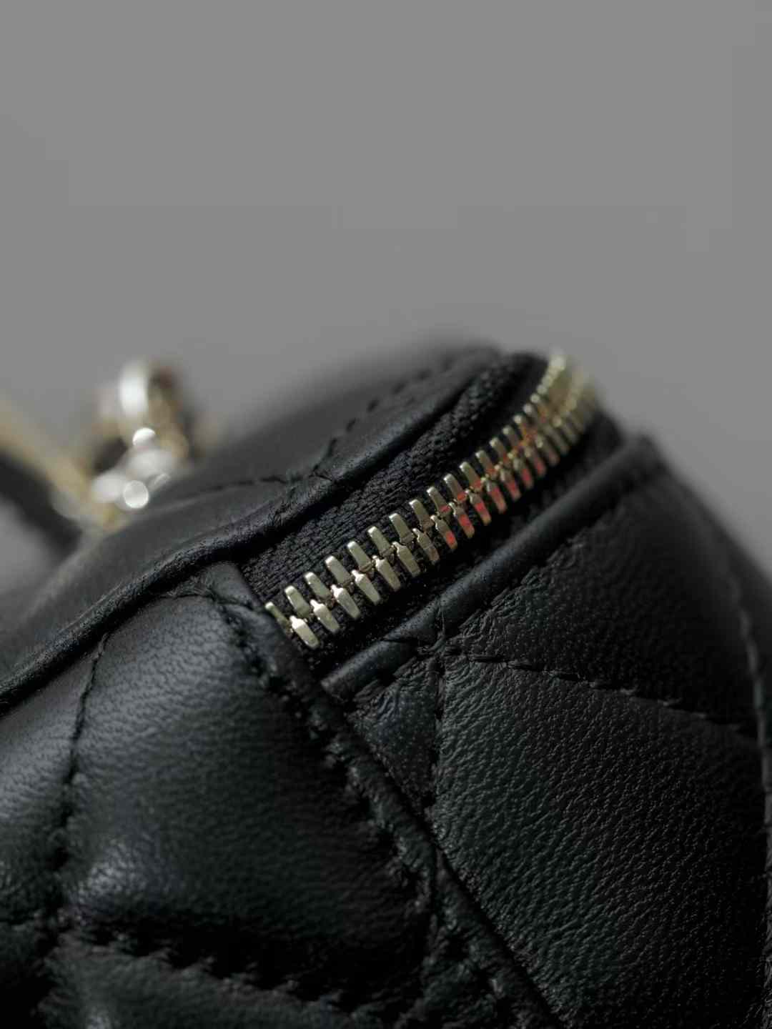 Chanel 24K Chain box bag view 9