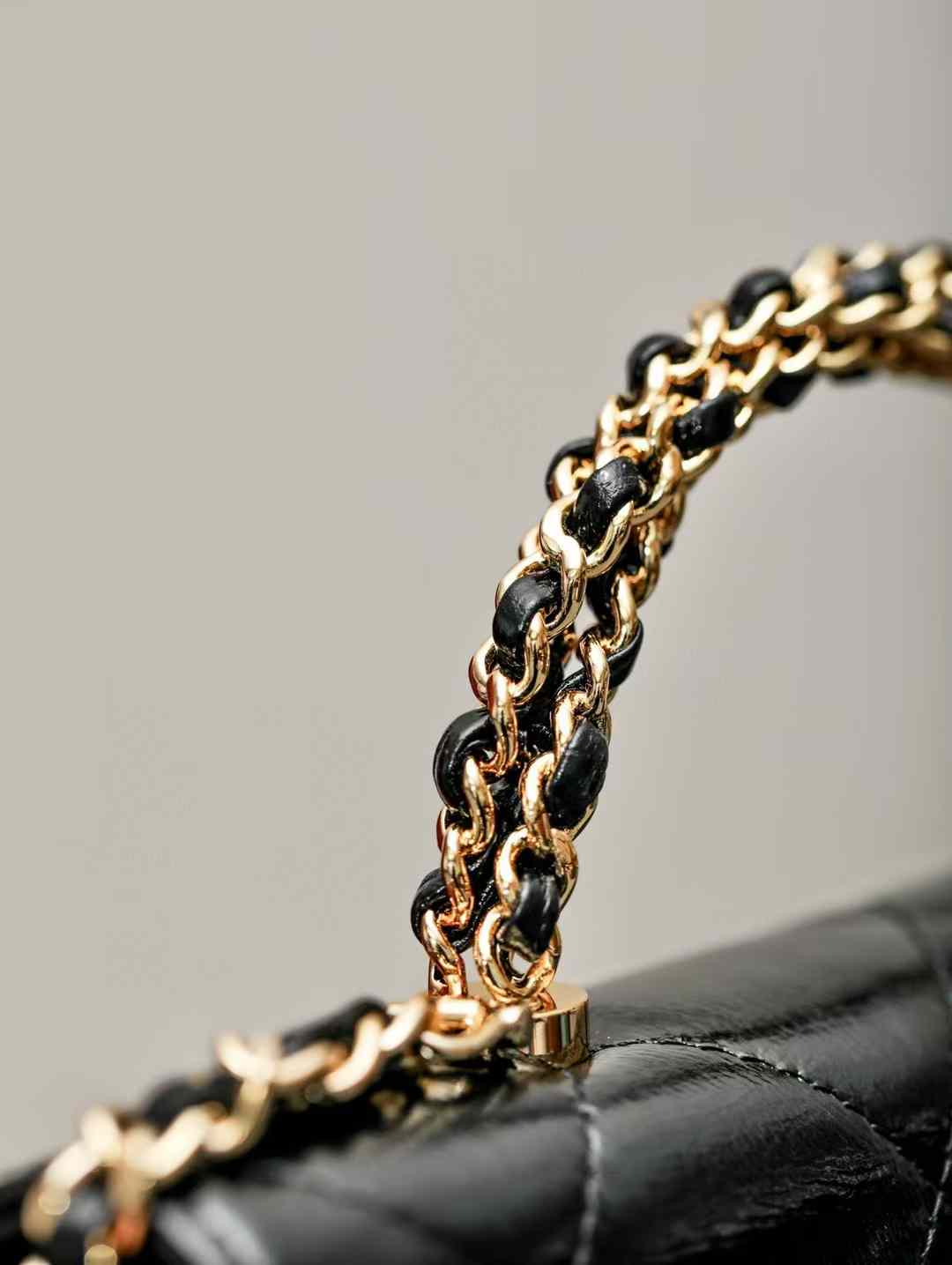 Chanel Chain wallet view 4
