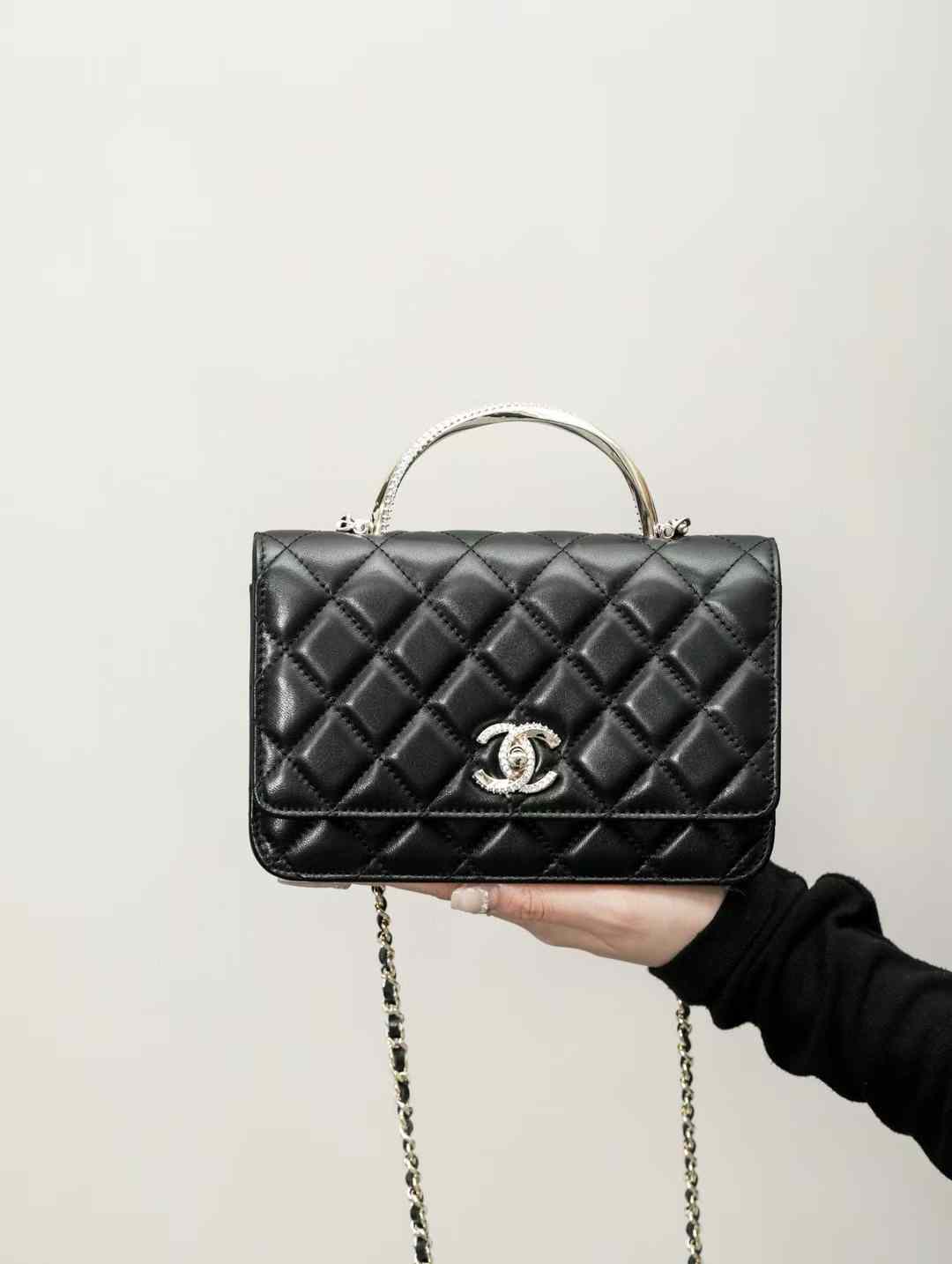 Chanel Chain wallet view 1