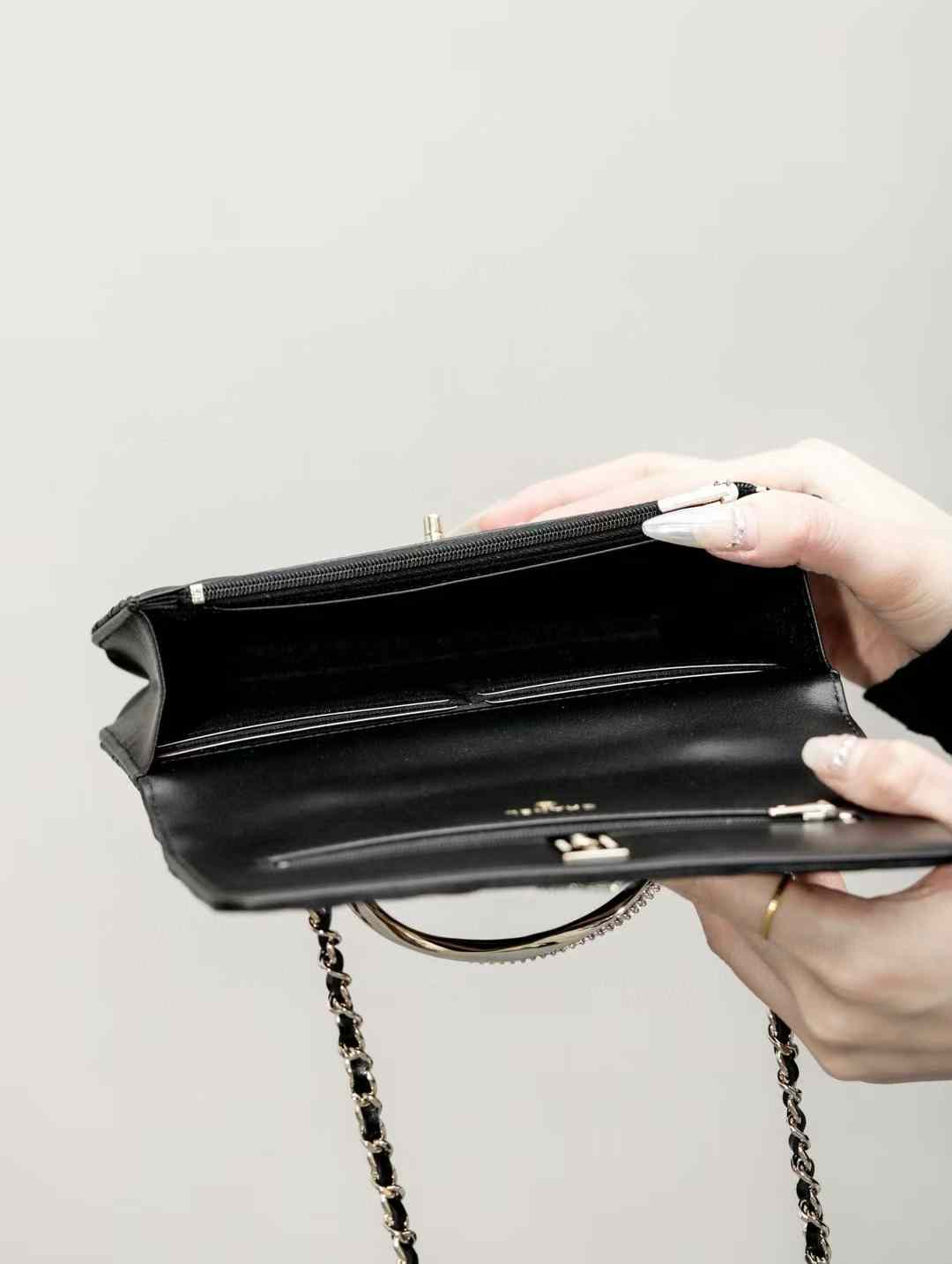 Chanel Chain wallet view 3
