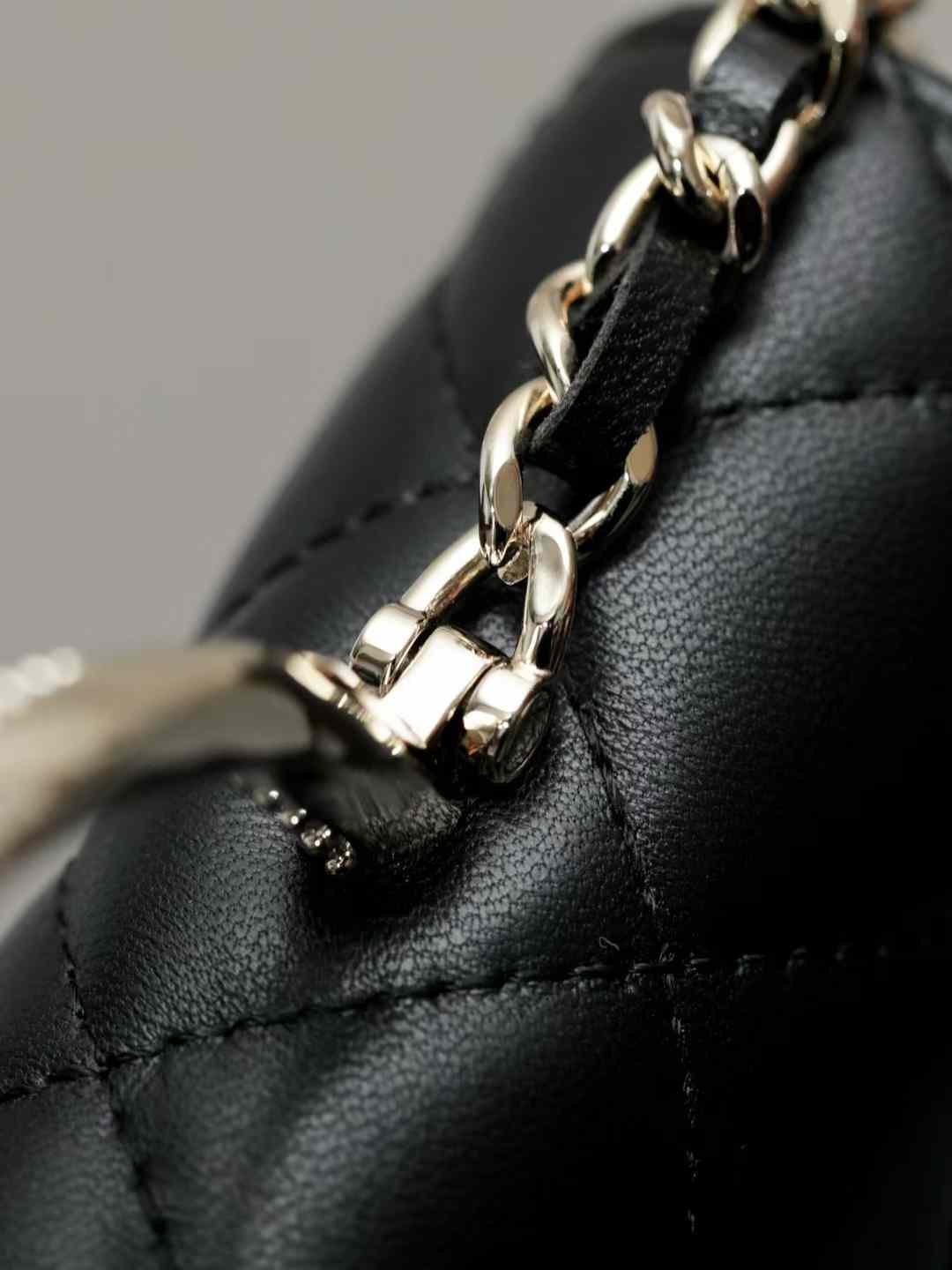 Chanel Chain wallet view 5