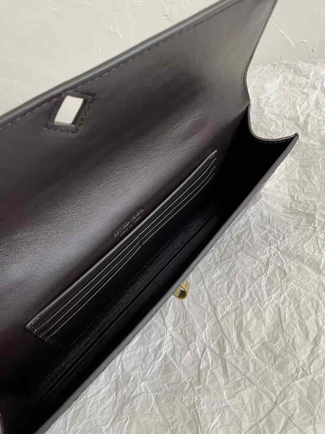 Bottega Veneta BV Andiamo Clutch view 26