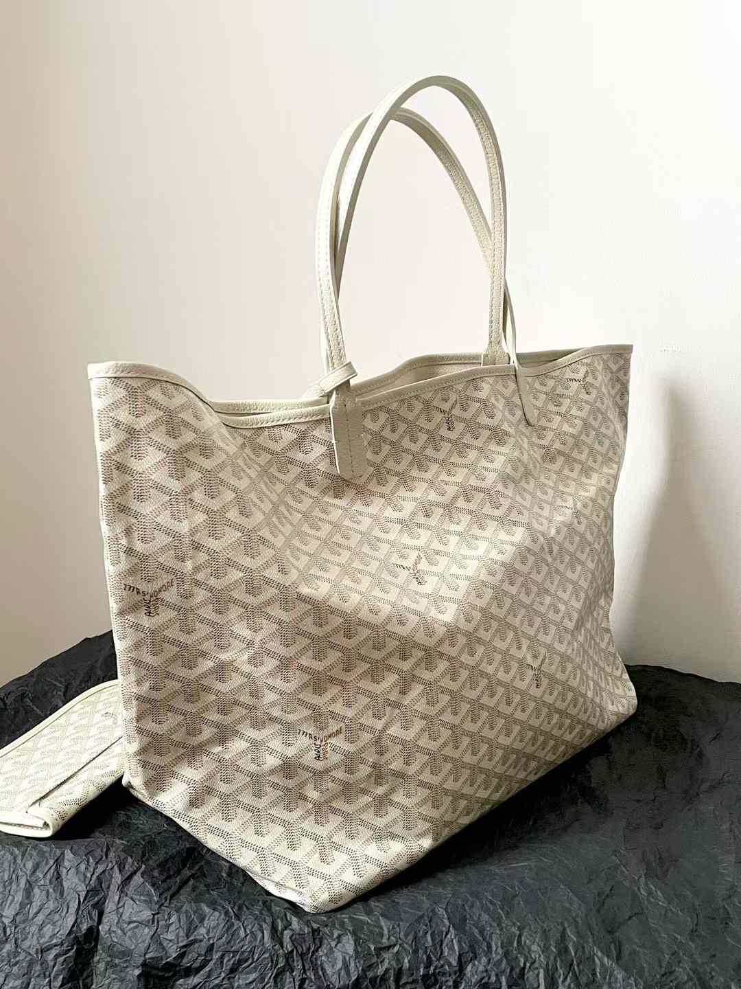 Goyard Saint Louis GM Bag and Balise Beach Towel view 2
