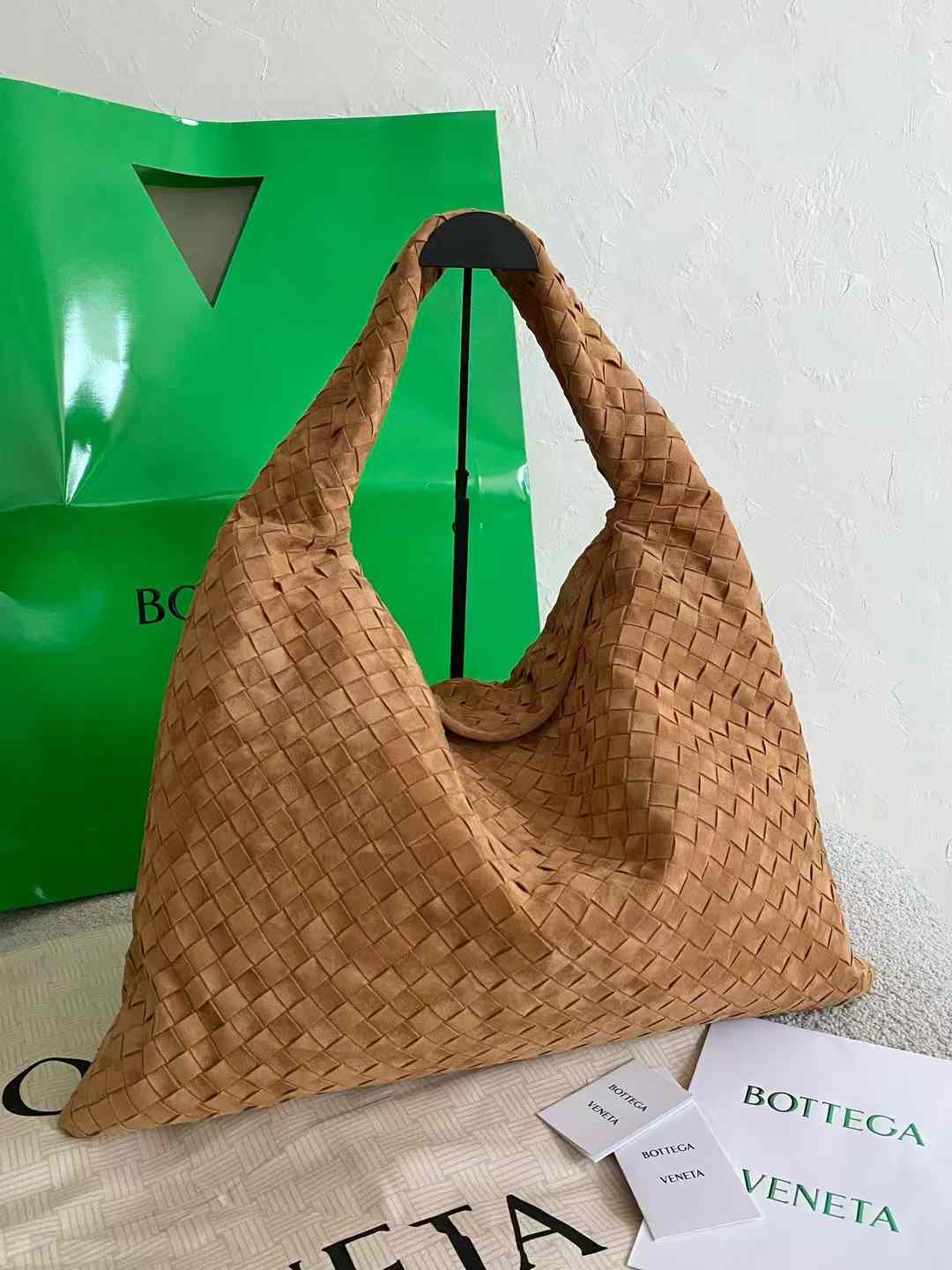 Bottega Veneta BV Large Hop BAG view 2