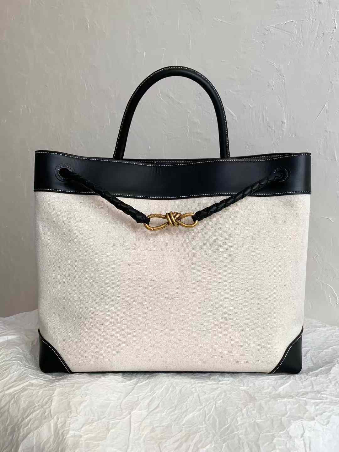 Bottega Veneta Bv Andiamo Bag view 1